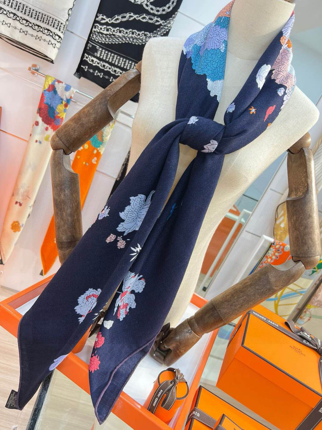 HERMES HERMES 25S SCARF 140 IN SILK 724765