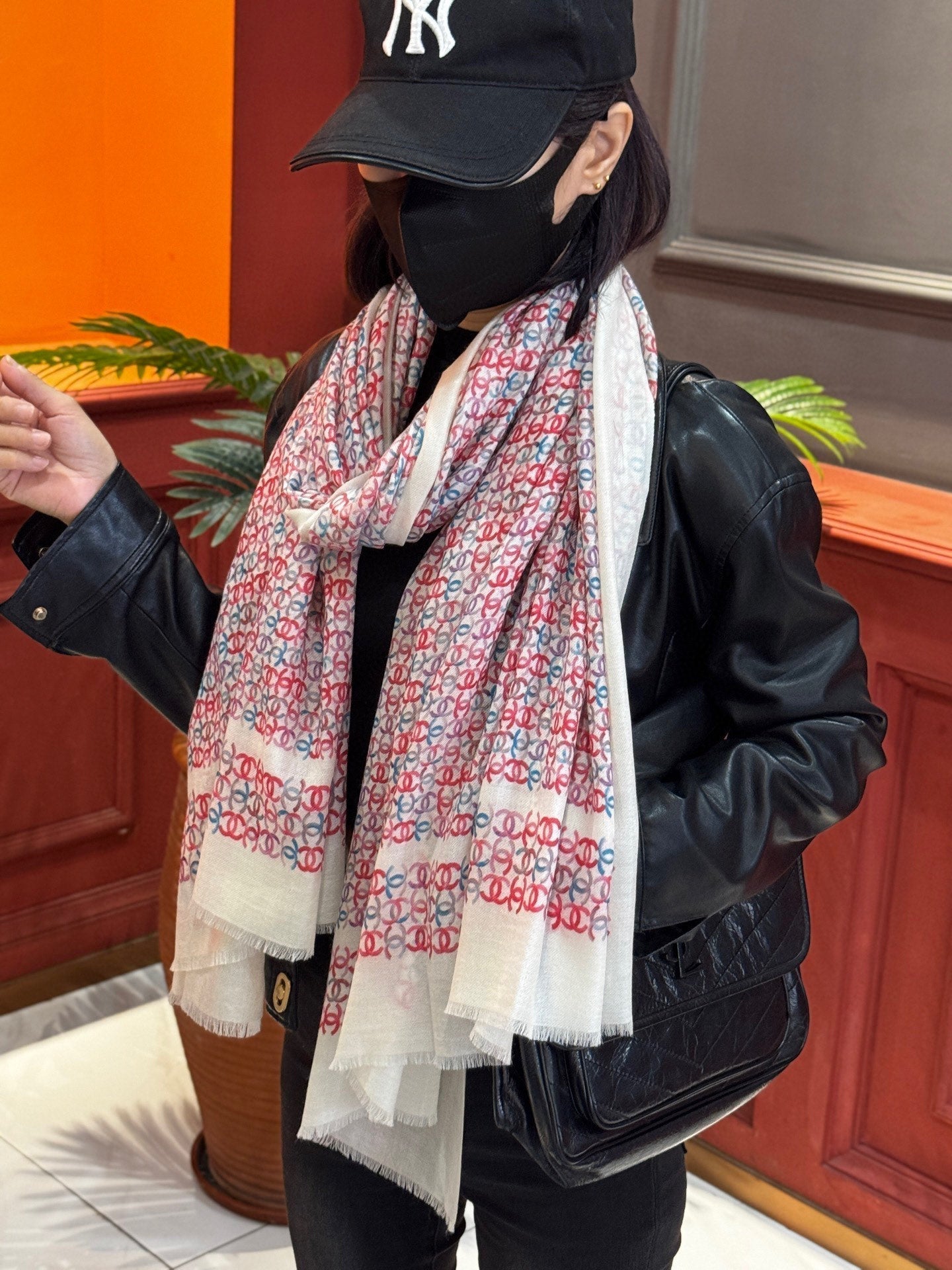 CHANEL 25S SCARF 200 IN CASHMERE 728978
