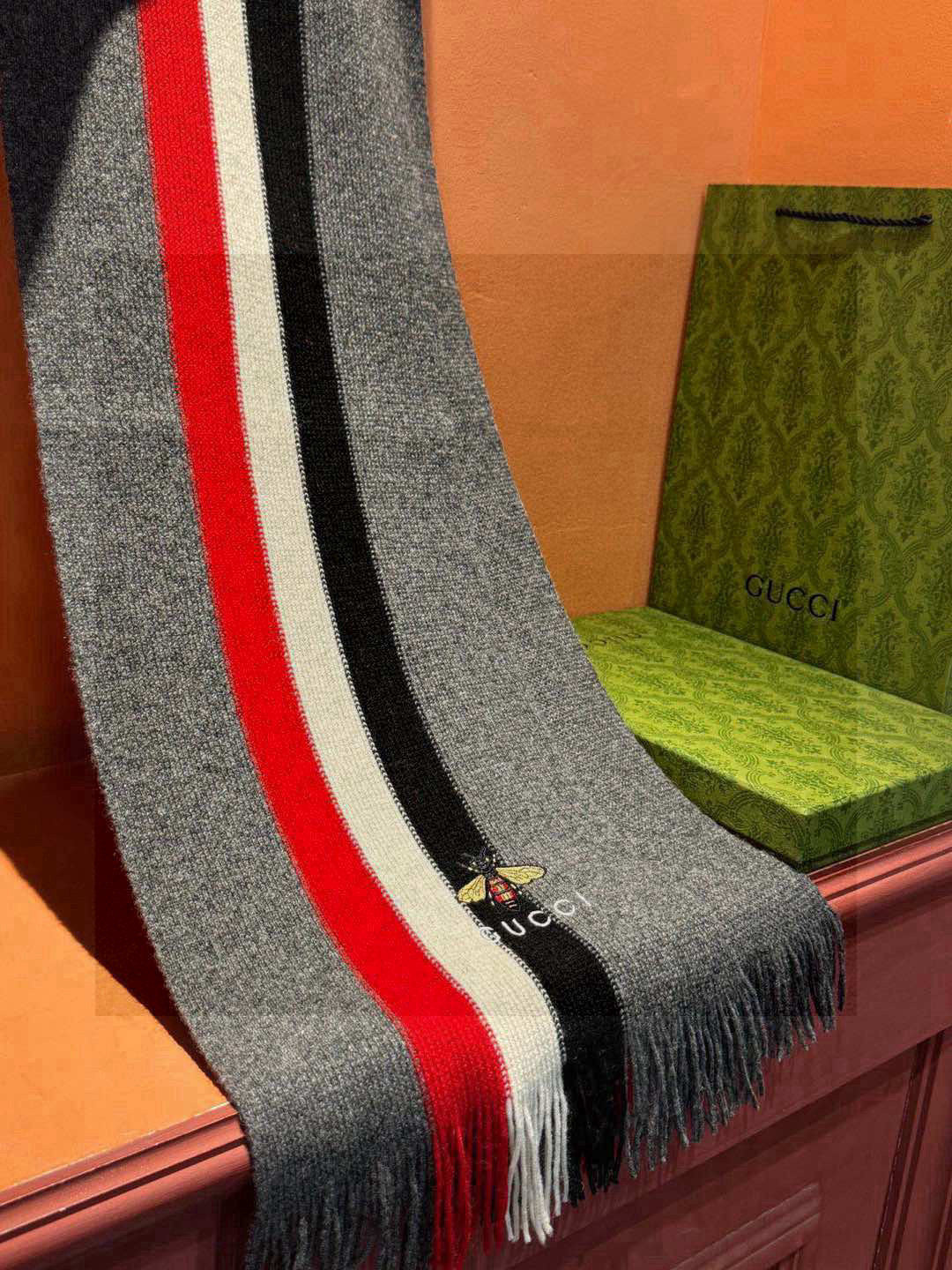 GUCCI 25S SCARF 180 IN CASHMERE 730567