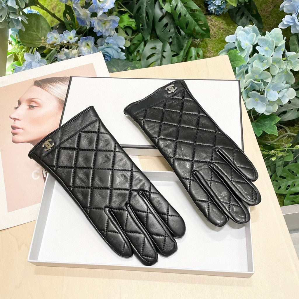 CHANEL GLOVES IN BLACK CALFSKIN 462420