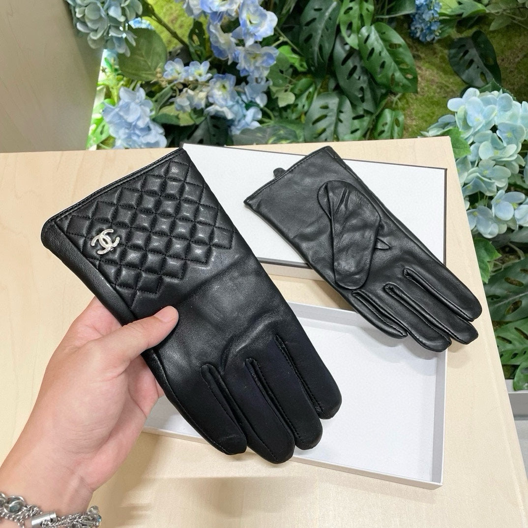 CHANEL GLOVES IN BLACK LAMBSKIN 463825