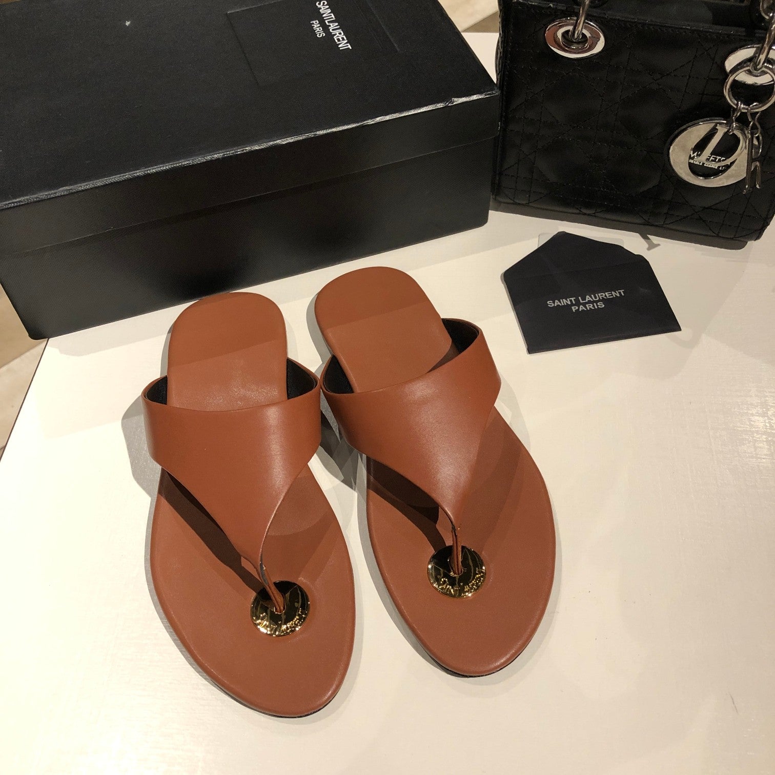 LOUIS VUITTON FLAT THONG IN BRONZE BROWN CALFSKIN