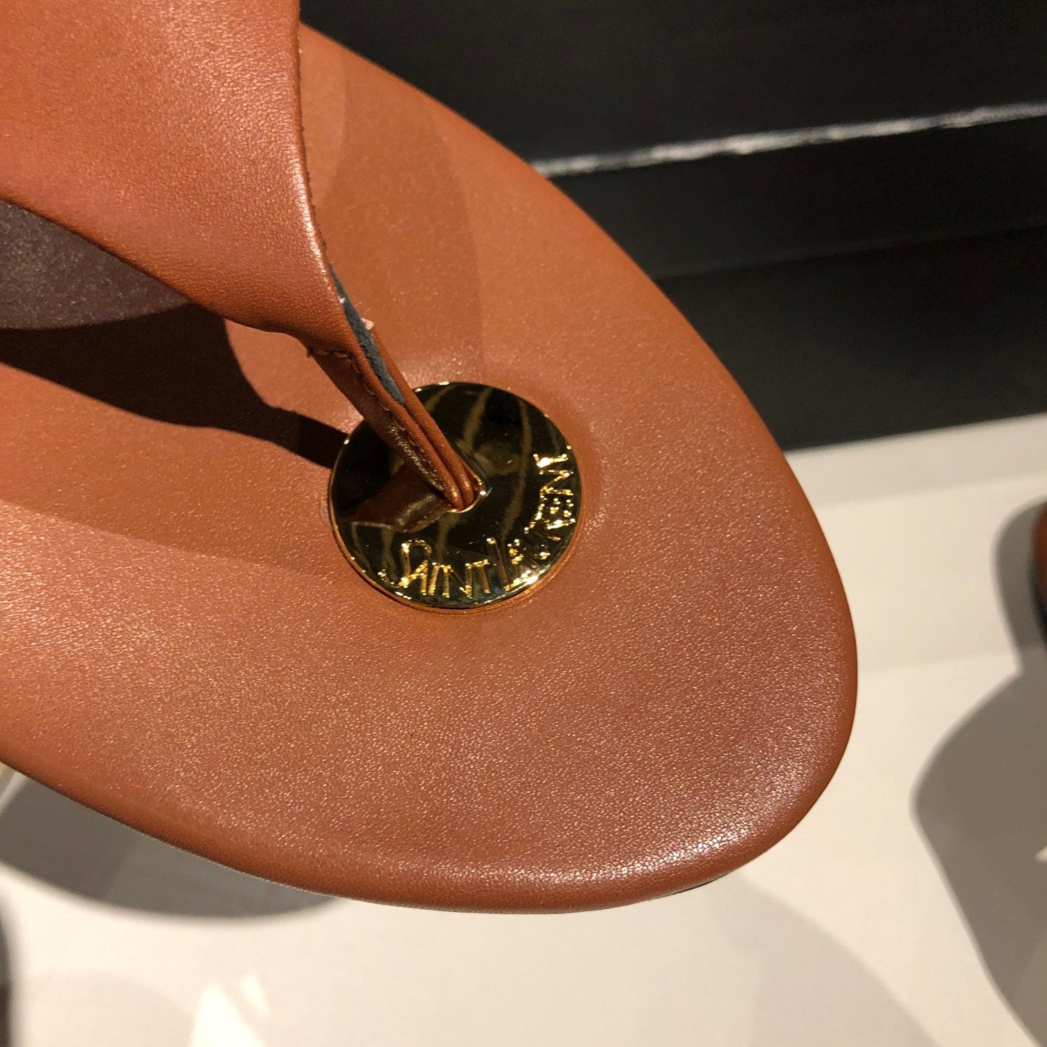 LOUIS VUITTON FLAT THONG IN BRONZE BROWN CALFSKIN