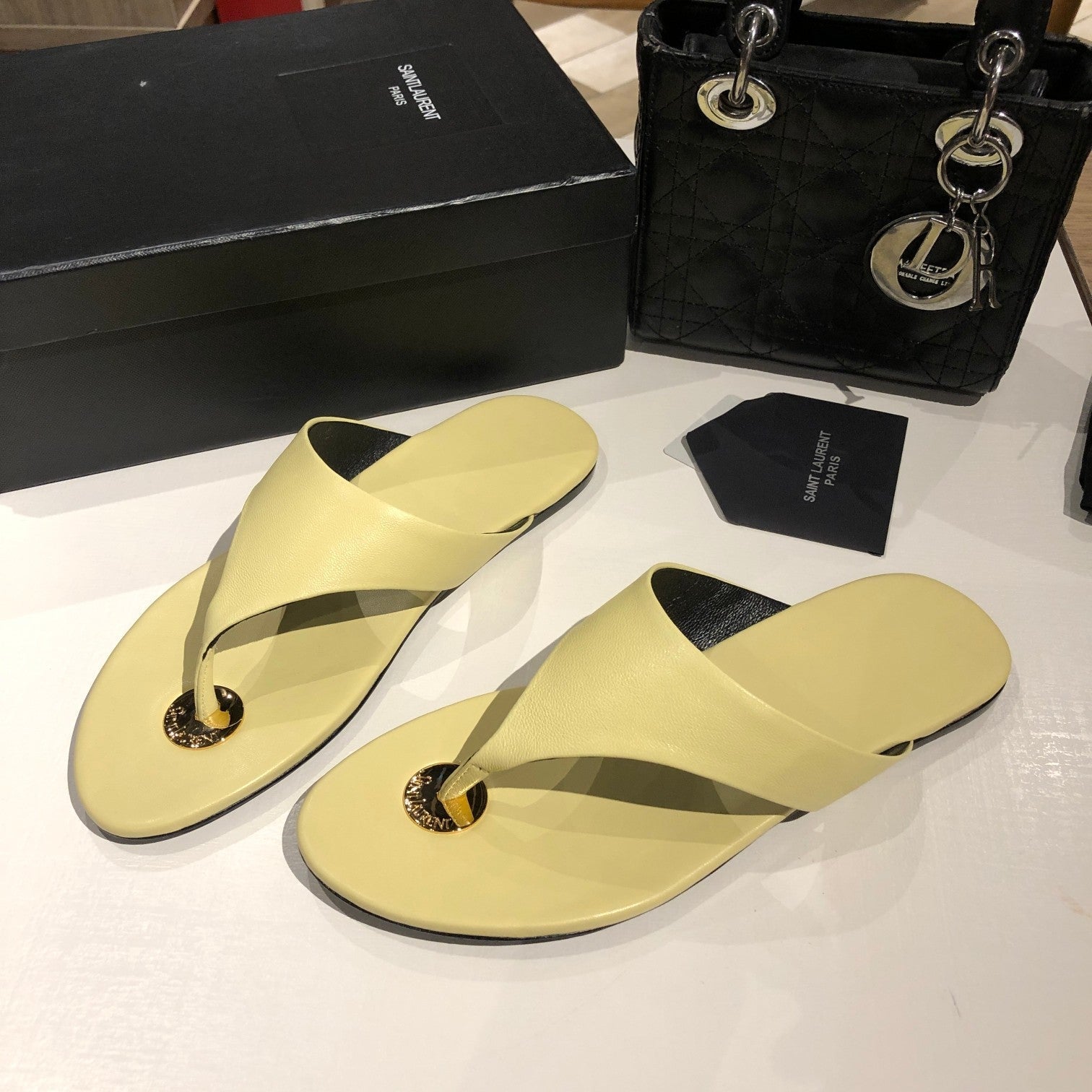 LOUIS VUITTON FLAT THONG IN LIGHT YELLOW CALFSKIN