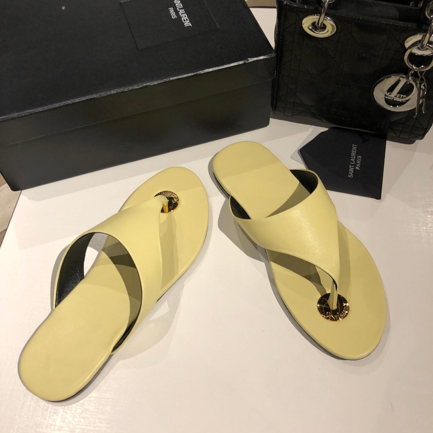 LOUIS VUITTON FLAT THONG IN LIGHT YELLOW CALFSKIN