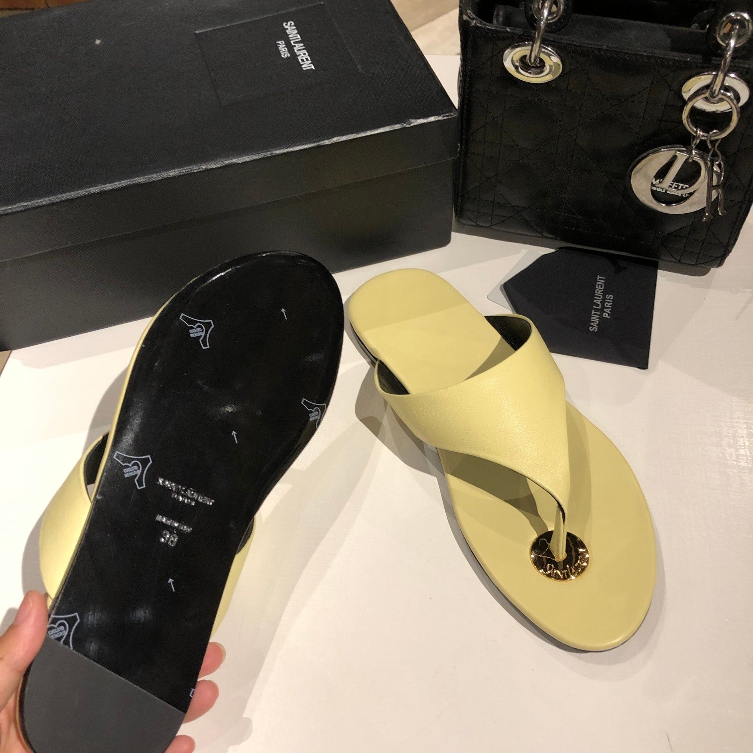 LOUIS VUITTON FLAT THONG IN LIGHT YELLOW CALFSKIN