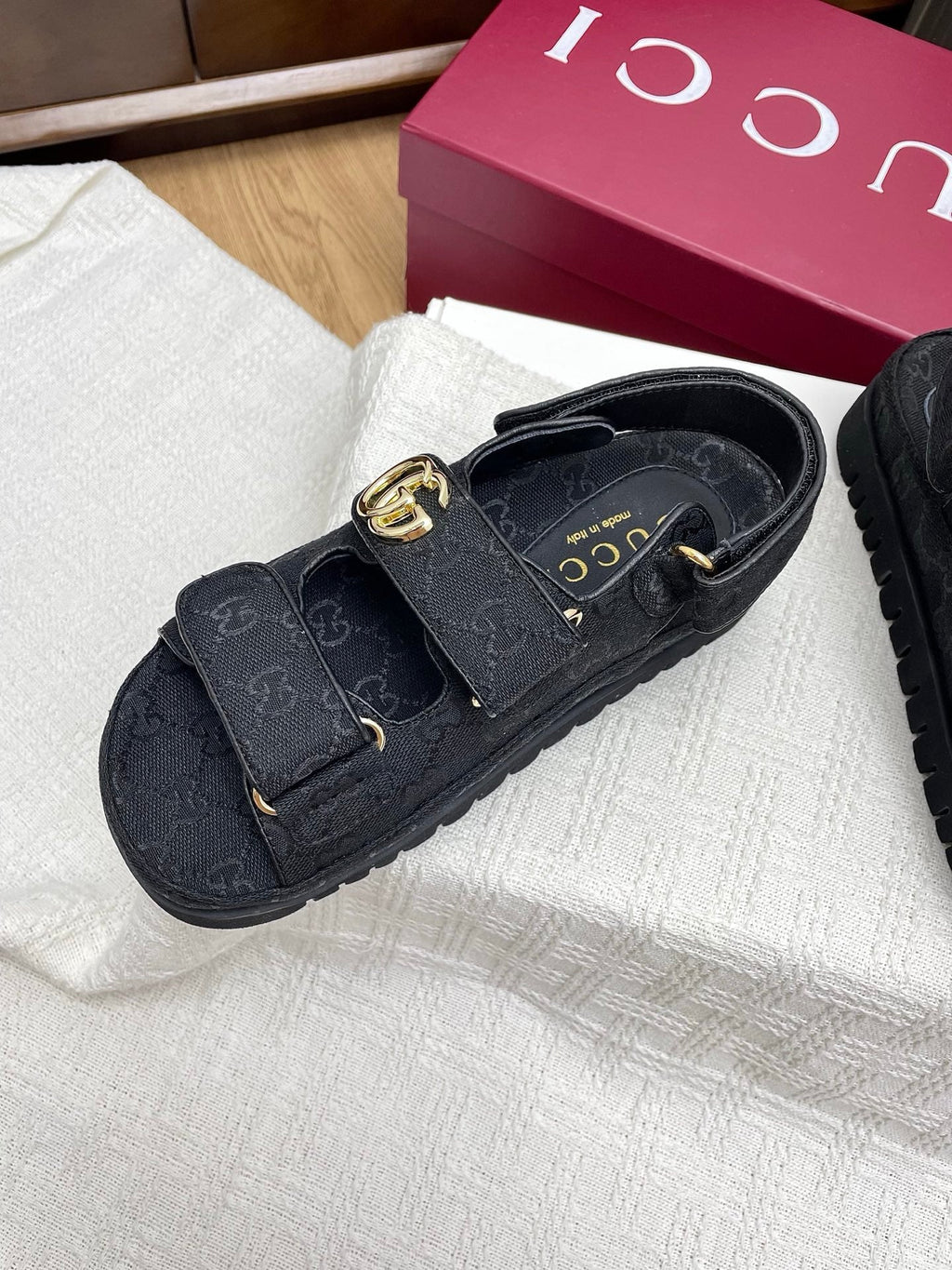 GUCCI CLASSIC SANDALS 25S IN BLACK FABRIC WITH GOLD HARDWARE