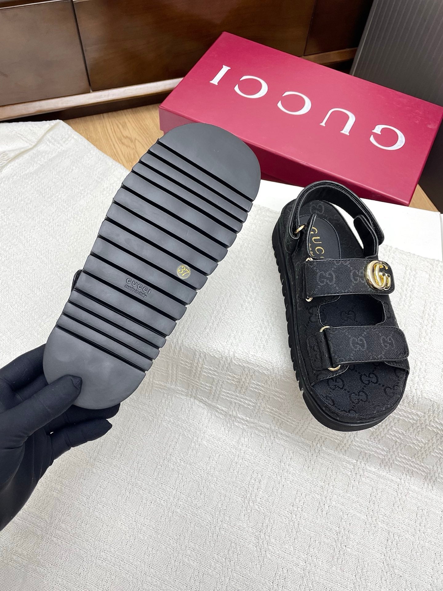 GUCCI CLASSIC SANDALS 25S IN BLACK FABRIC WITH GOLD HARDWARE