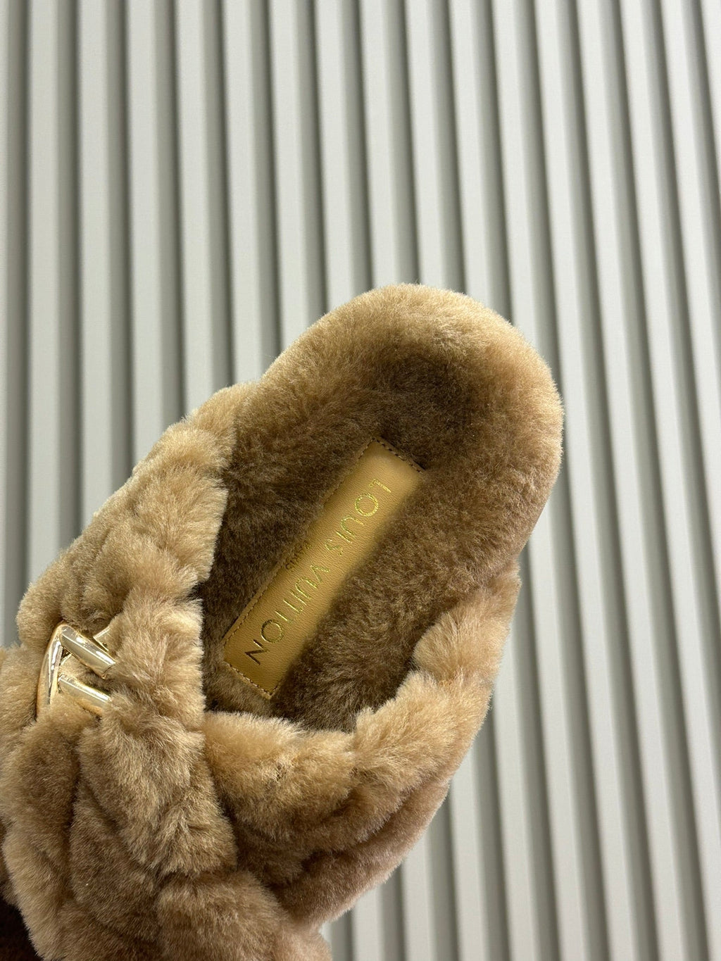 LOUIS VUITTON LV WOMEN'S SUNSET COMFORT FLAT MULE IN CAMEL BROWN FLEECE