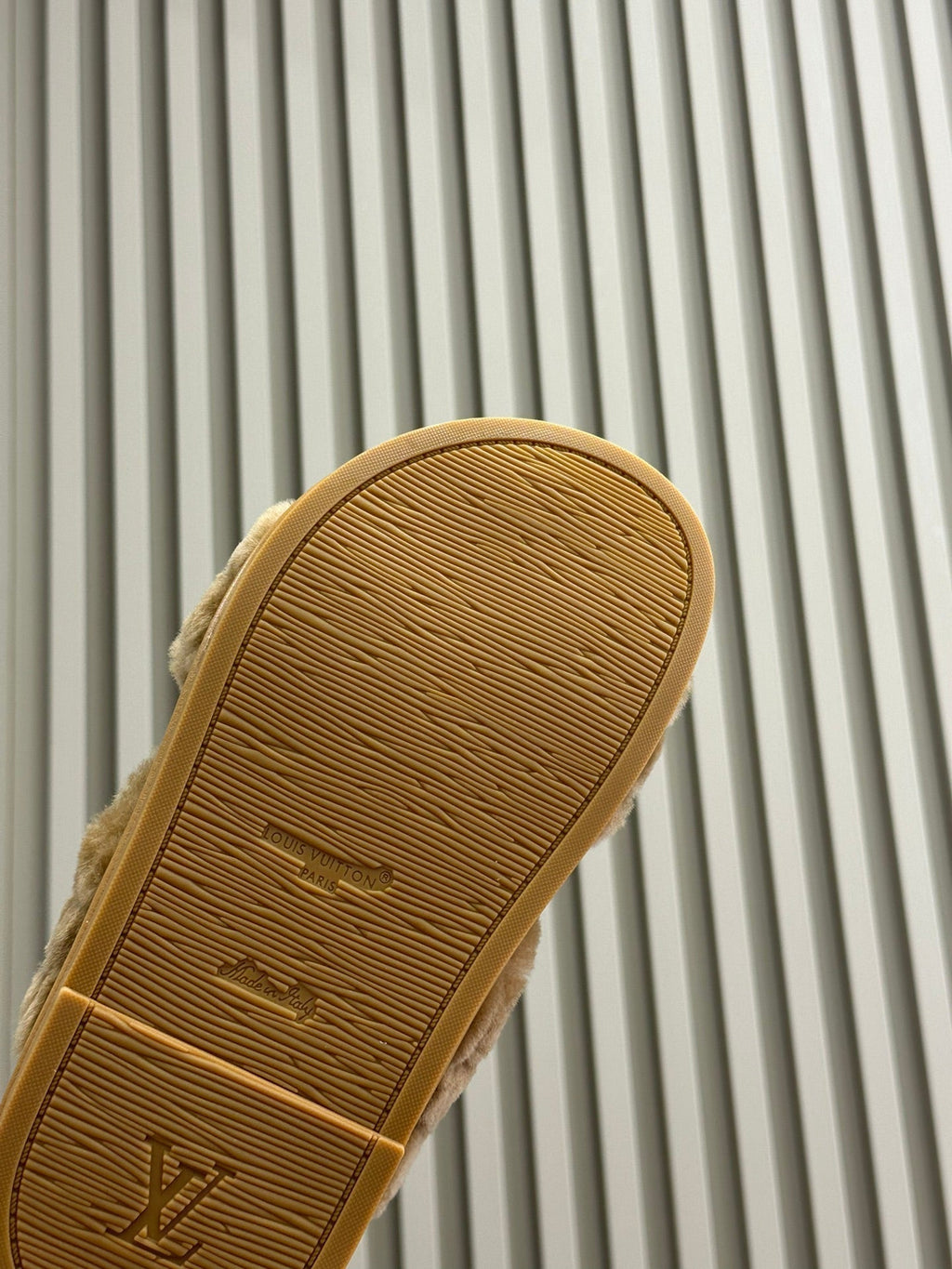 LOUIS VUITTON LV WOMEN'S SUNSET COMFORT FLAT MULE IN CAMEL BROWN FLEECE