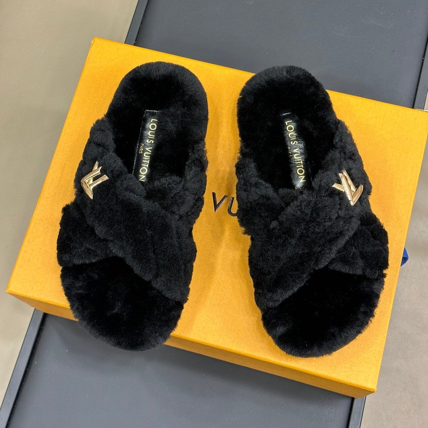 LOUIS VUITTON LV WOMEN'S SUNSET COMFORT FLAT MULE IN BLACK FLEECE