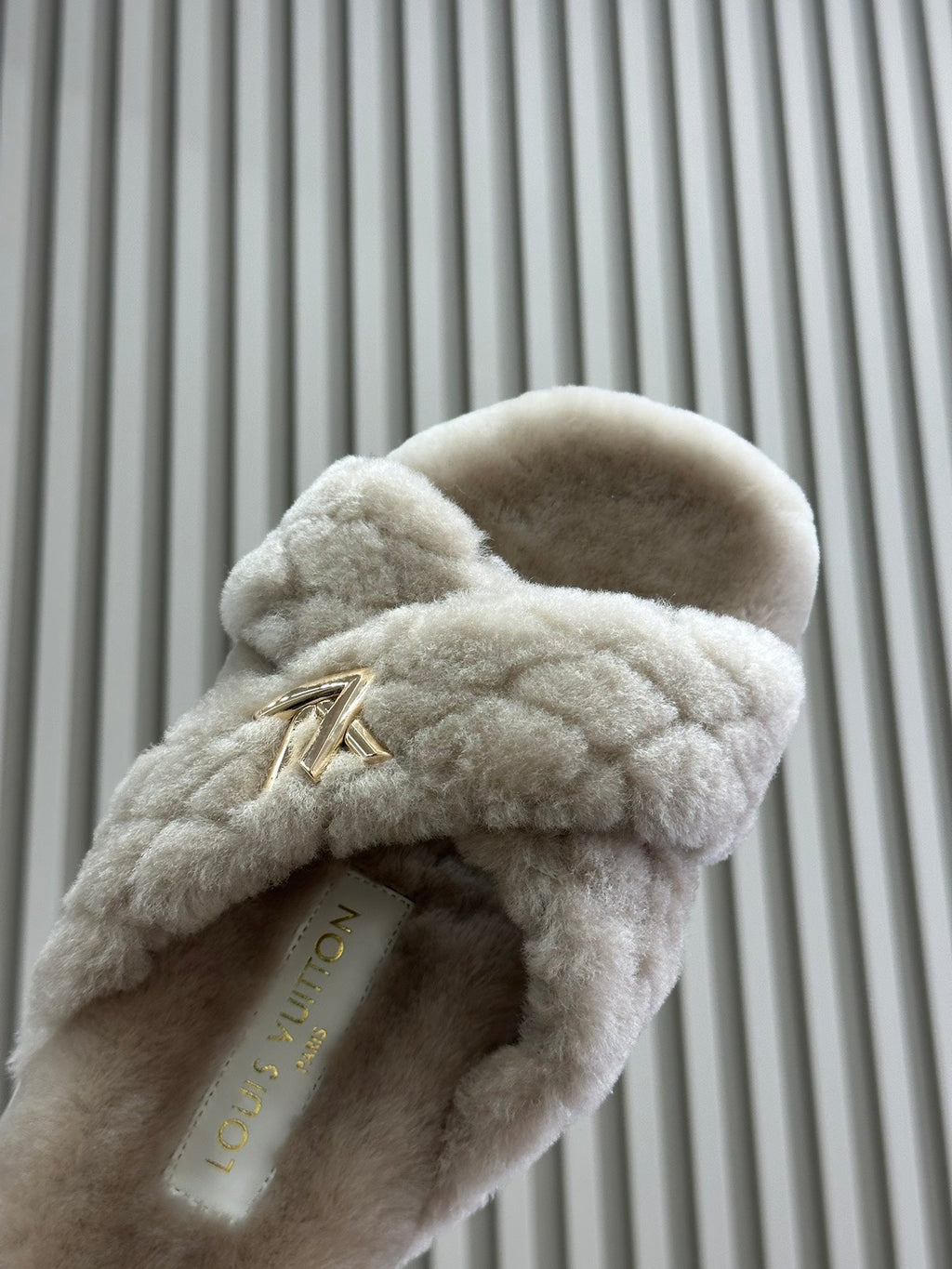 LOUIS VUITTON LV WOMEN'S SUNSET COMFORT FLAT MULE IN BEIGE FLEECE