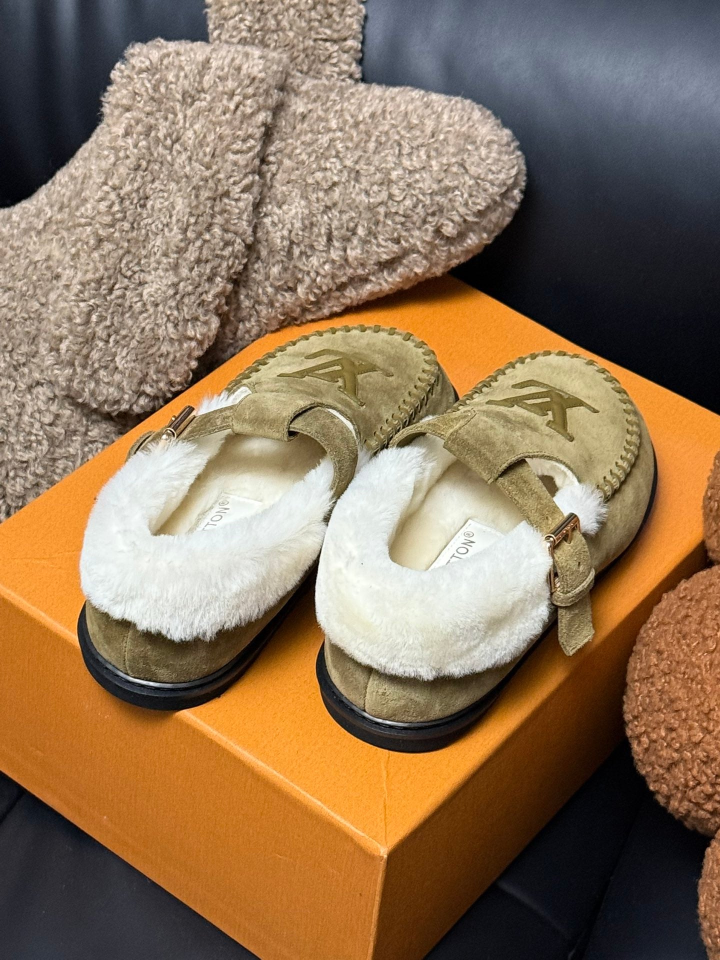 LOUIS VUITTON COLORADO COMFORT MARY JANE IN SAND BEIGE SUEDE AND SHEARLING LINING