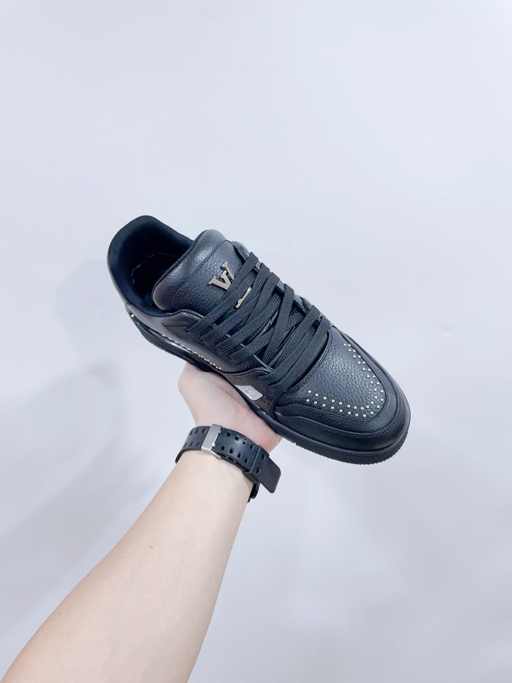 LOUIS VUITTON TRAINER SNEAKER IN BLACK CALFSKIN