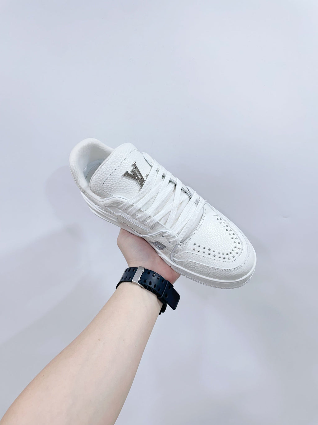 LOUIS VUITTON TRAINER SNEAKER IN WHITE CALFSKIN