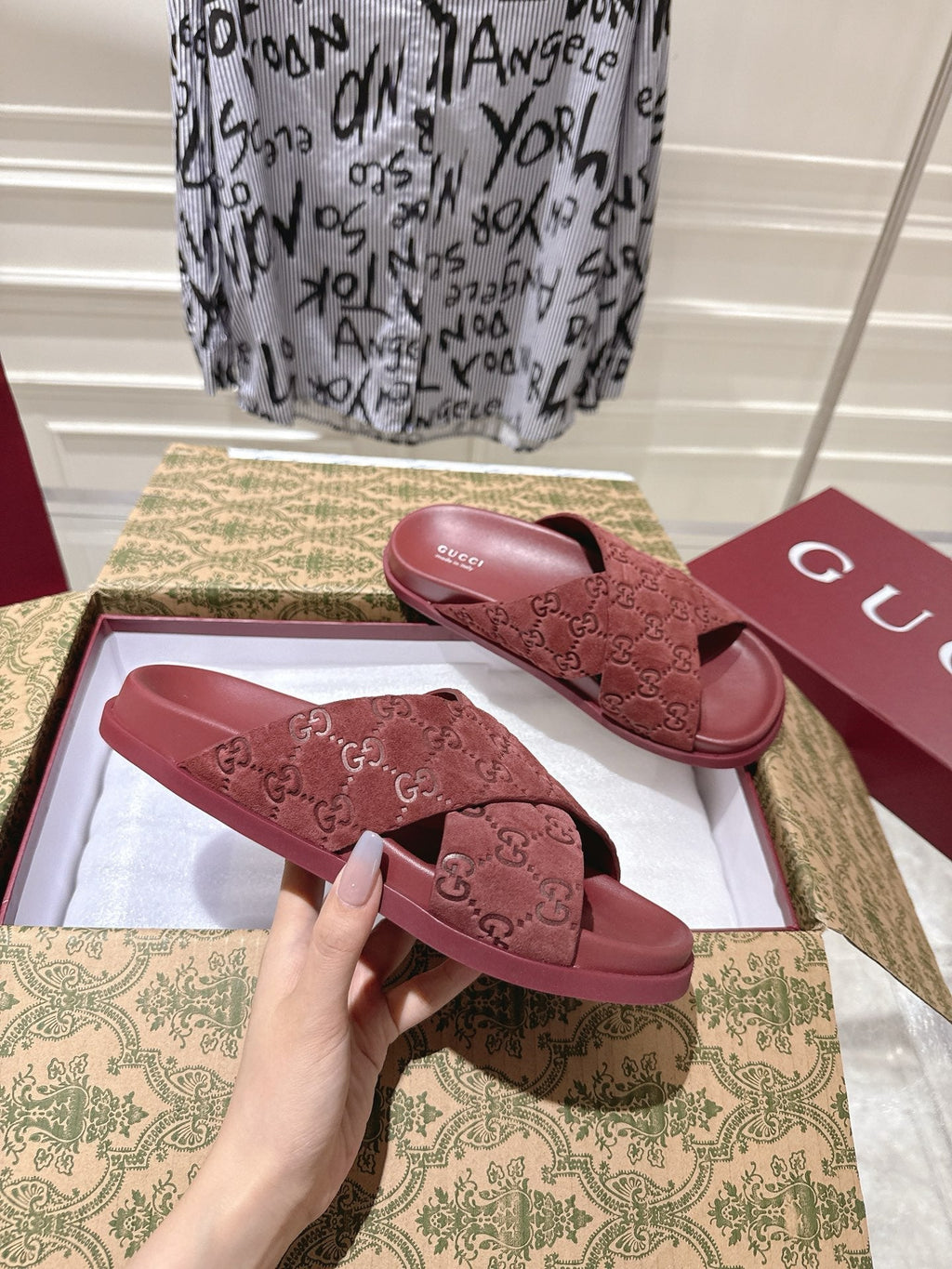 GUCCI SLIDES IN RED SUEDE WITH EMBOSSED LOGO STYLE 9