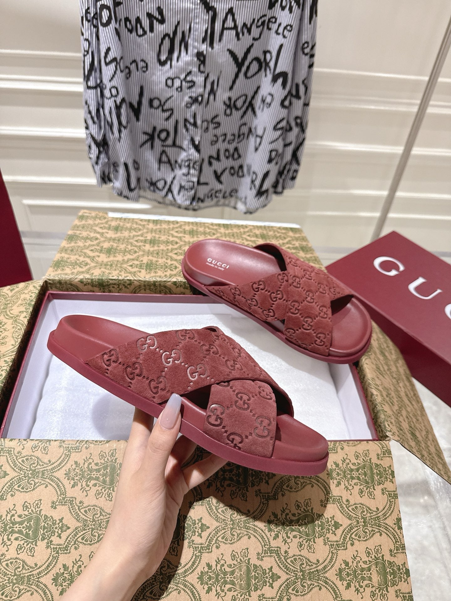 GUCCI SLIDES IN RED SUEDE WITH EMBOSSED LOGO STYLE 9
