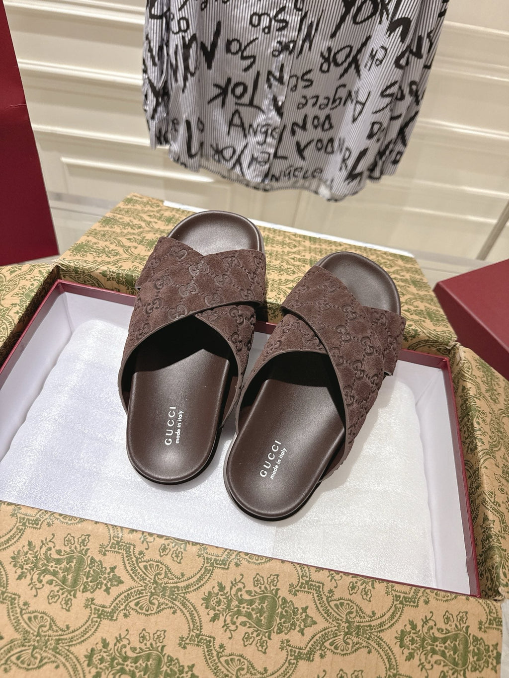 GUCCI SLIDES IN DARK BROWN SUEDE WITH EMBOSSED LOGO STYLE 8