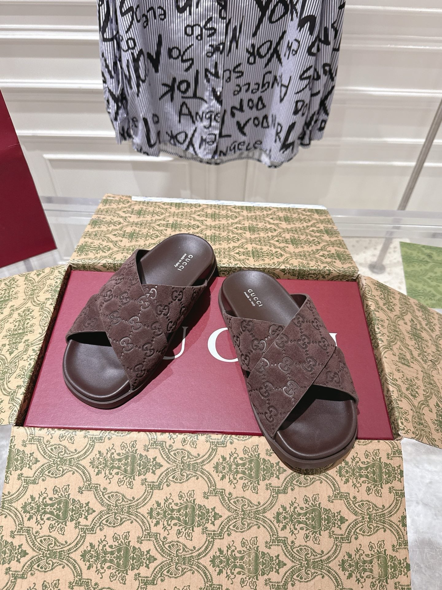 GUCCI SLIDES IN DARK BROWN SUEDE WITH EMBOSSED LOGO STYLE 8