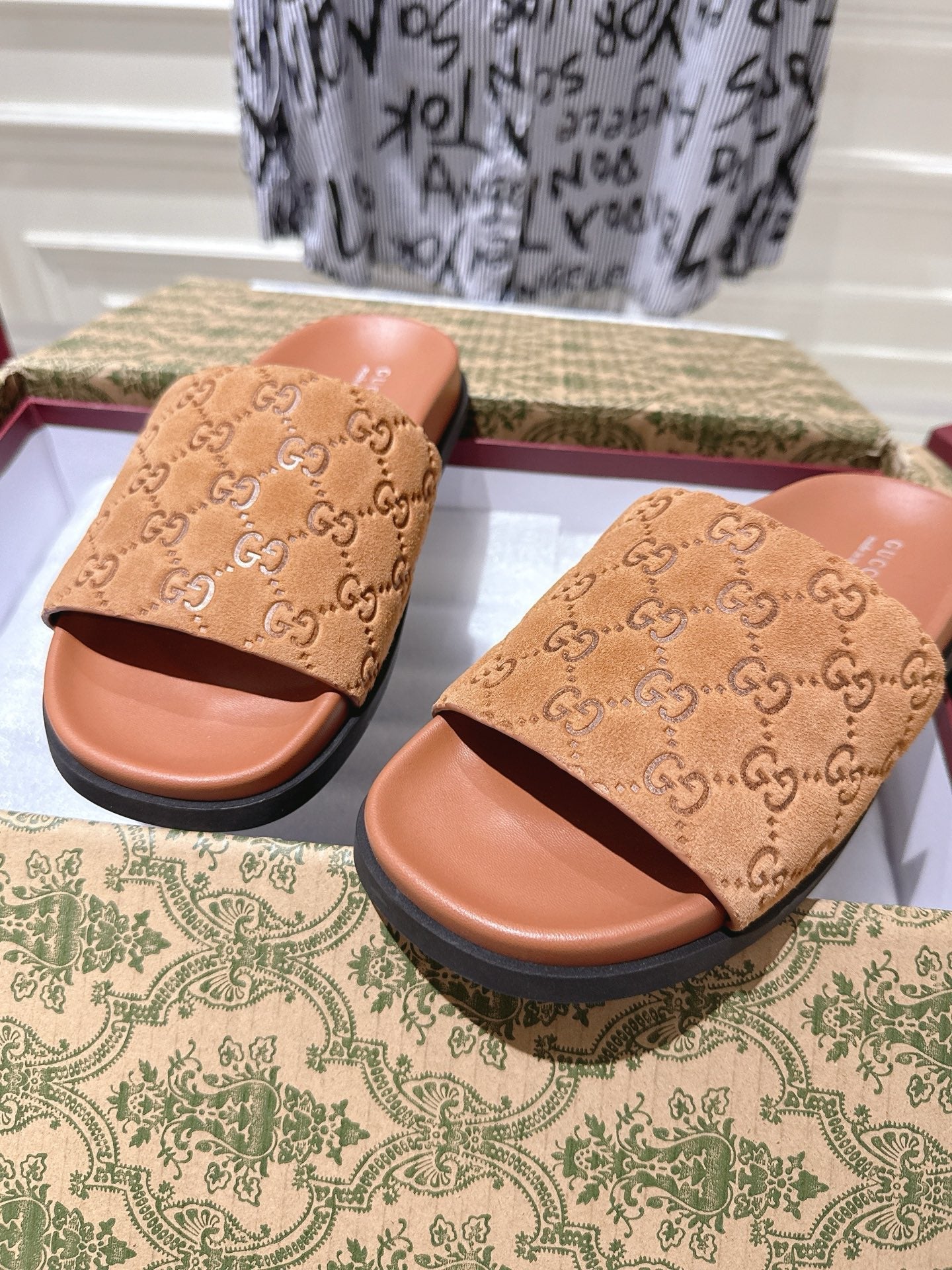 GUCCI SLIDES IN BURNT ORANGE SUEDE WITH EMBOSSED LOGO STYLE 5