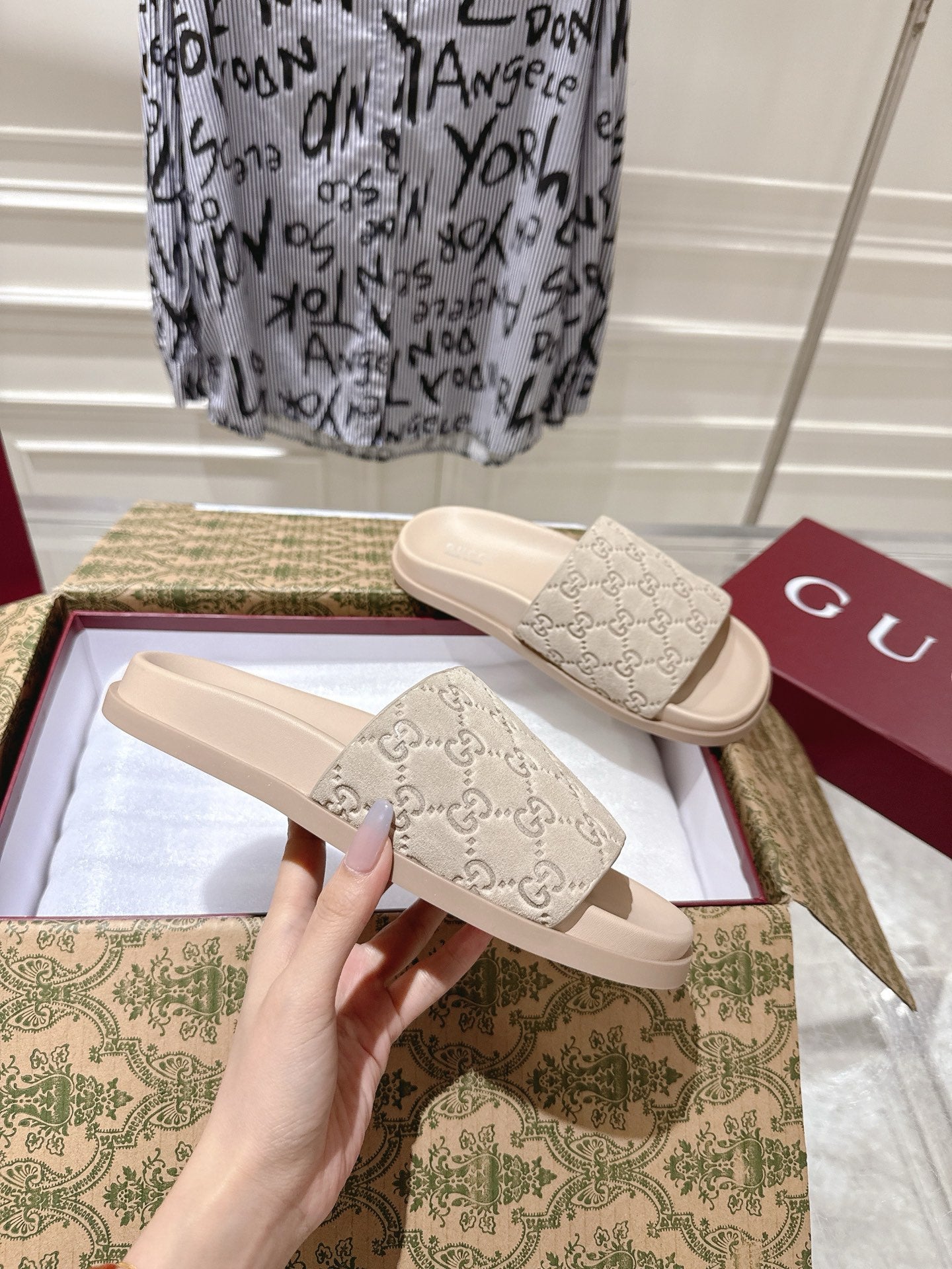GUCCI SLIDES IN NUDE BEIGE SUEDE WITH EMBOSSED LOGO STYLE 2