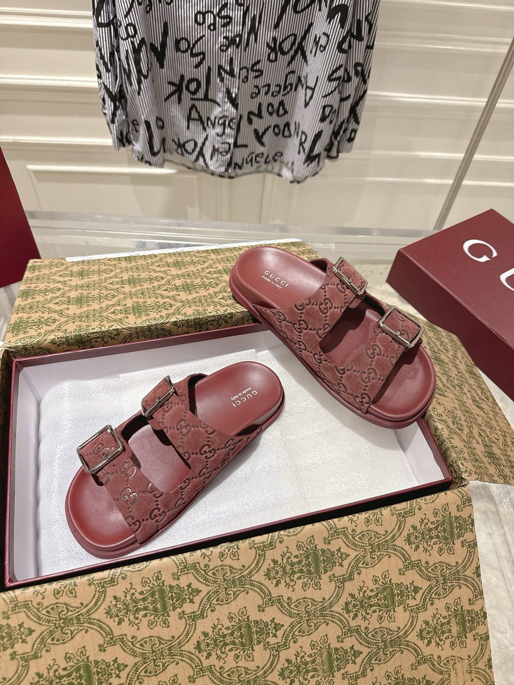 GUCCI SANDALS IN NAVY RED SUEDE EMBOSSED LOGO SILVER HARDWARE