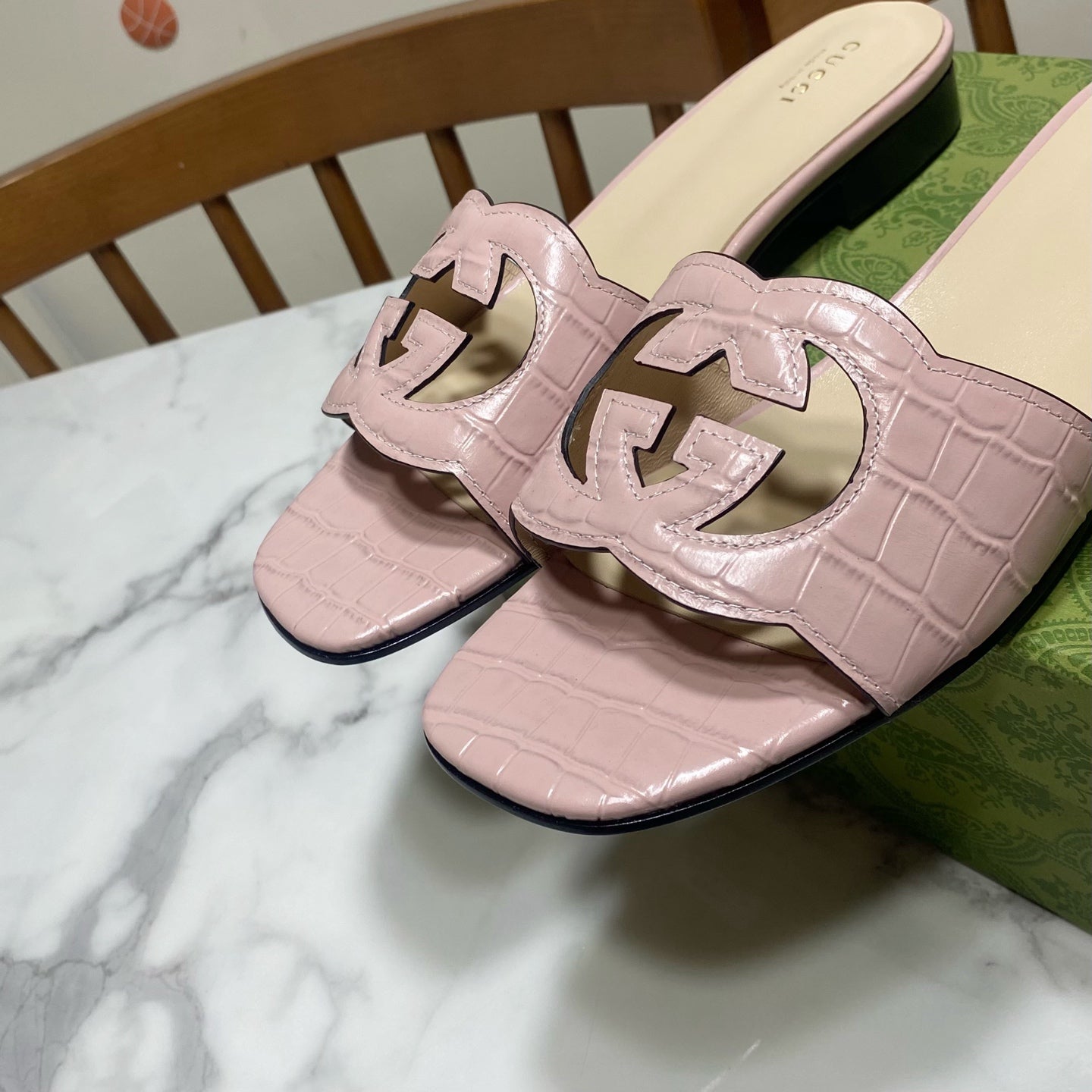 GUCCI SLIDES IN PASTEL PINK CALFSKIN LOGO-EMBOSSED STRAP
