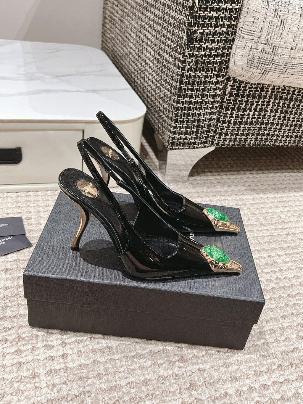 LOUIS VUITTON DUNE HIGH 10 CM SLINGBACK PUMPS IN BLACK PATENT LEATHER WITH GREEN CRYSTAL