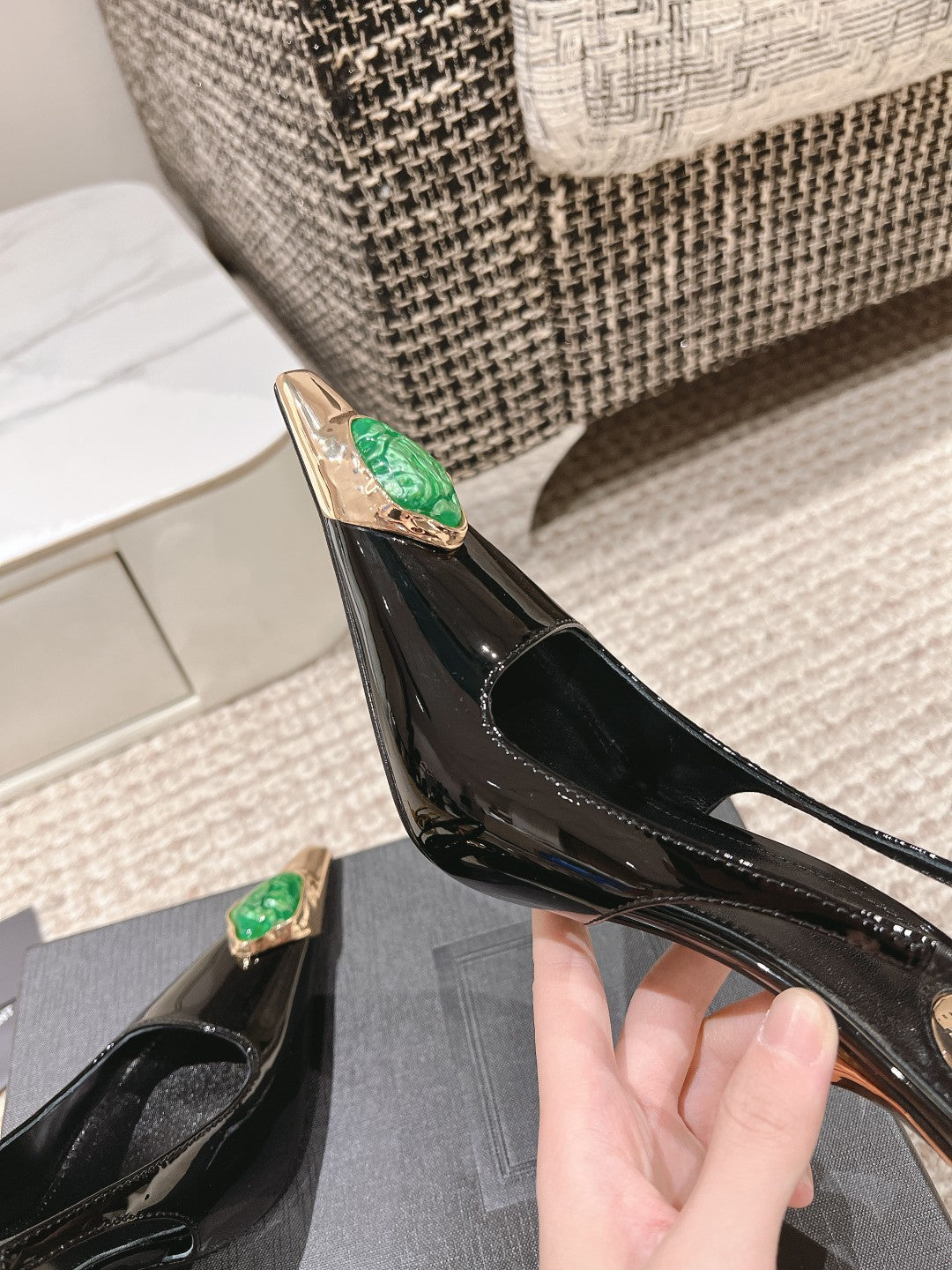 LOUIS VUITTON DUNE HIGH 10 CM SLINGBACK PUMPS IN BLACK PATENT LEATHER WITH GREEN CRYSTAL