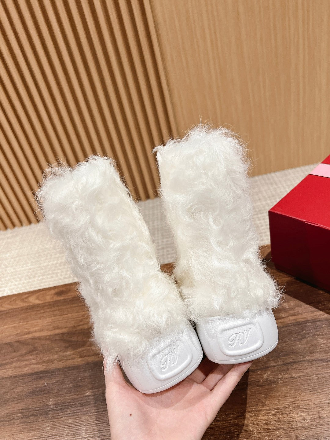 VIV' RANGERS SHEARLING ANKLE BOOT IN WHITE SHEEPSKIN