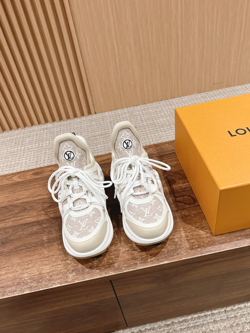 LOUIS VUITTON LV ARCHLIGHT SNEAKER IN WHITE CALFSKIN AND CAMEL BEIGE MONOGRAM DENIM