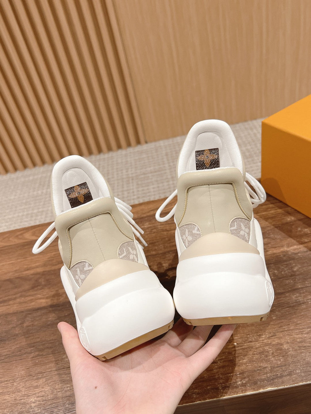 LOUIS VUITTON LV ARCHLIGHT SNEAKER IN WHITE CALFSKIN AND CAMEL BEIGE MONOGRAM DENIM