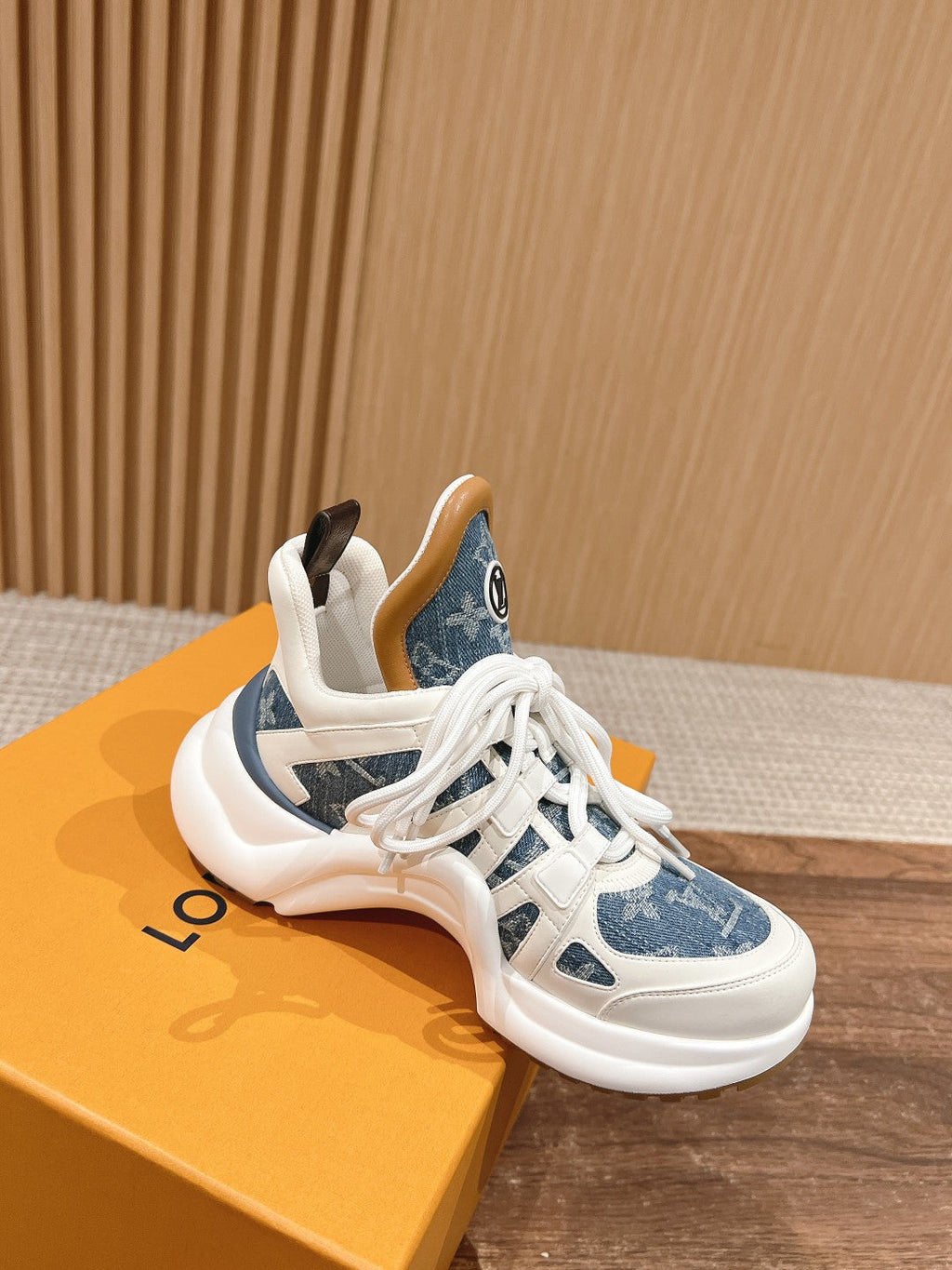 LOUIS VUITTON LV ARCHLIGHT SNEAKER IN WHITE CALFSKIN AND LIGHT BLUE MONOGRAM DENIM