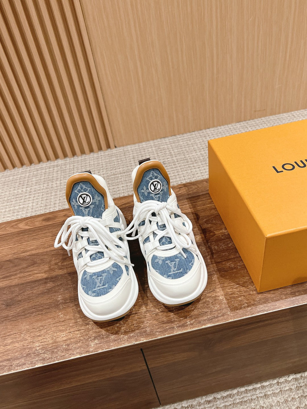 LOUIS VUITTON LV ARCHLIGHT SNEAKER IN WHITE CALFSKIN AND LIGHT BLUE MONOGRAM DENIM