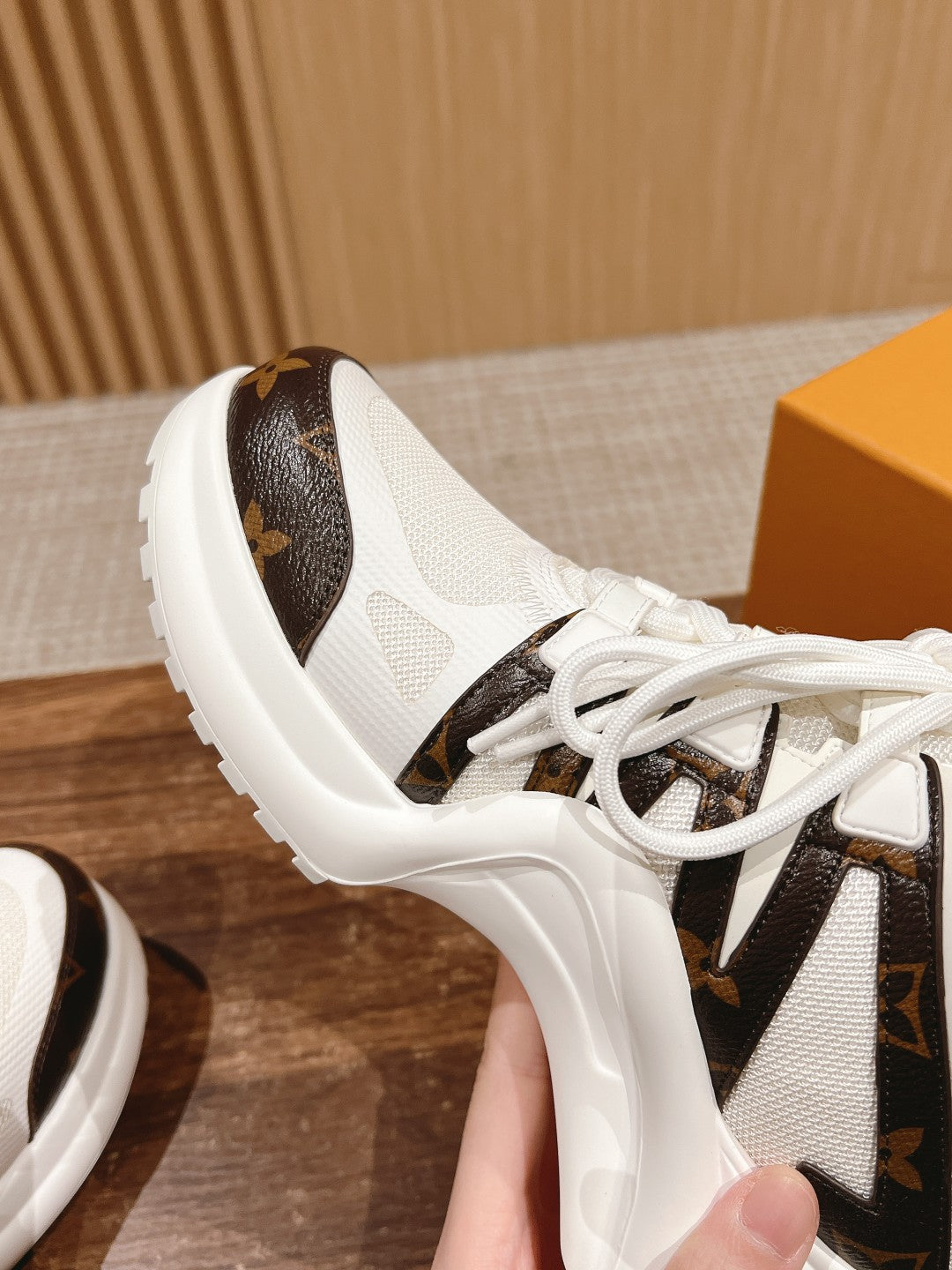 LOUIS VUITTON LV ARCHLIGHT SNEAKER IN WHITE CANVAS AND CHOCOLATE BROWN MONOGRAM CALFSKIN