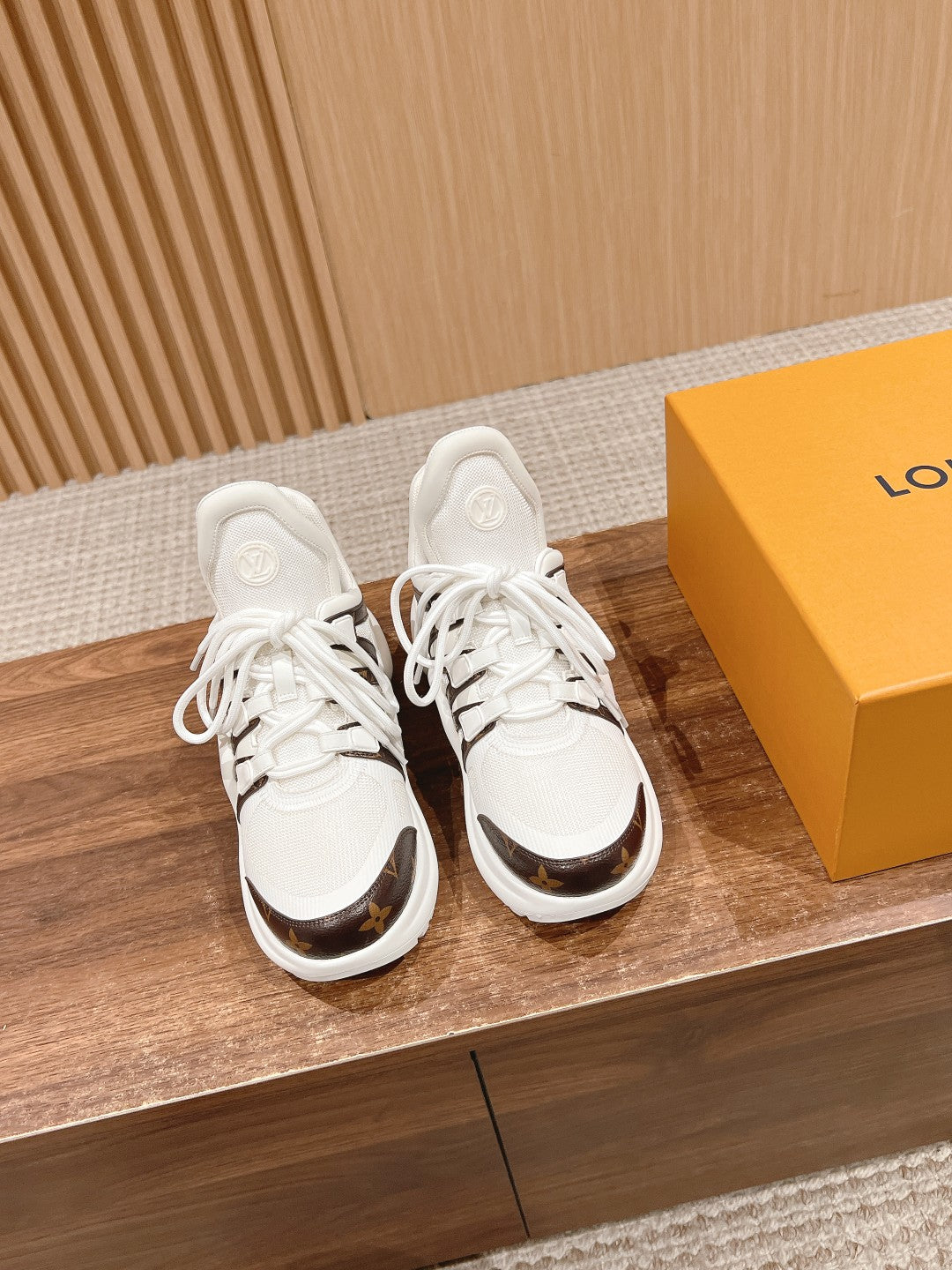 LOUIS VUITTON LV ARCHLIGHT SNEAKER IN WHITE CANVAS AND CHOCOLATE BROWN MONOGRAM CALFSKIN