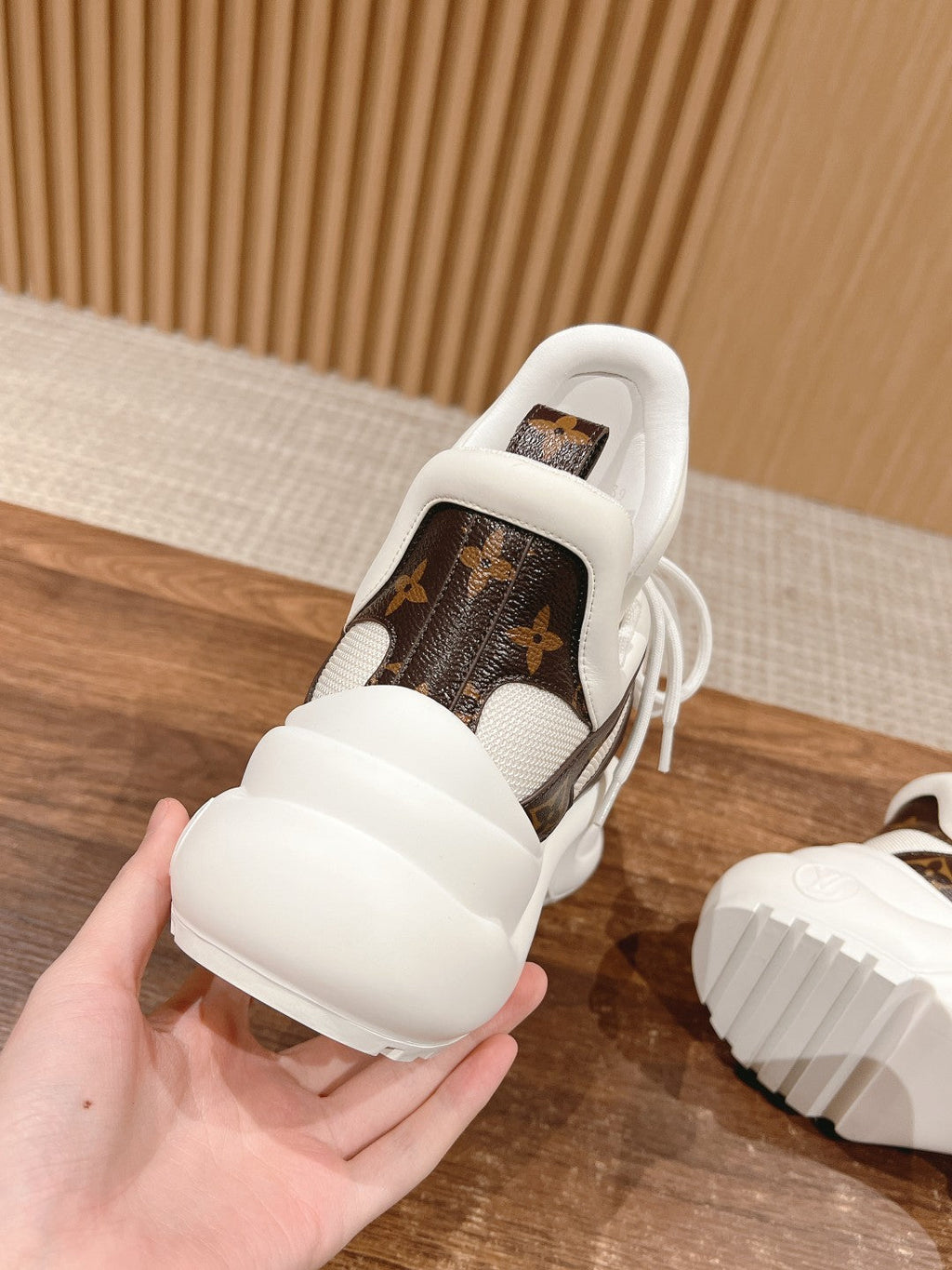 LOUIS VUITTON LV ARCHLIGHT SNEAKER IN WHITE CANVAS AND CHOCOLATE BROWN MONOGRAM CALFSKIN