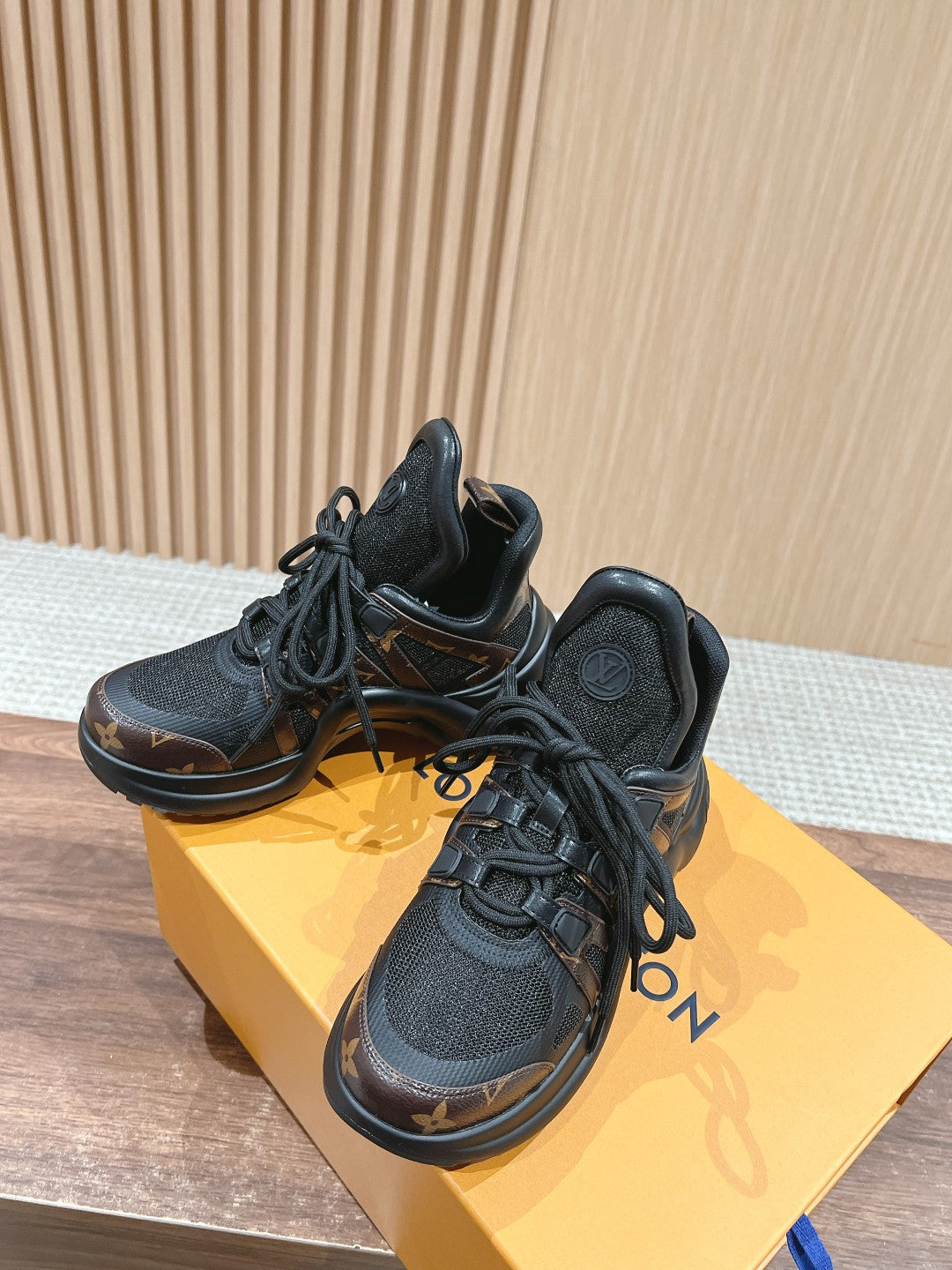 LOUIS VUITTON LV ARCHLIGHT SNEAKER IN BLACK CANVAS AND CHOCOLATE BROWN MONOGRAM CALFSKIN