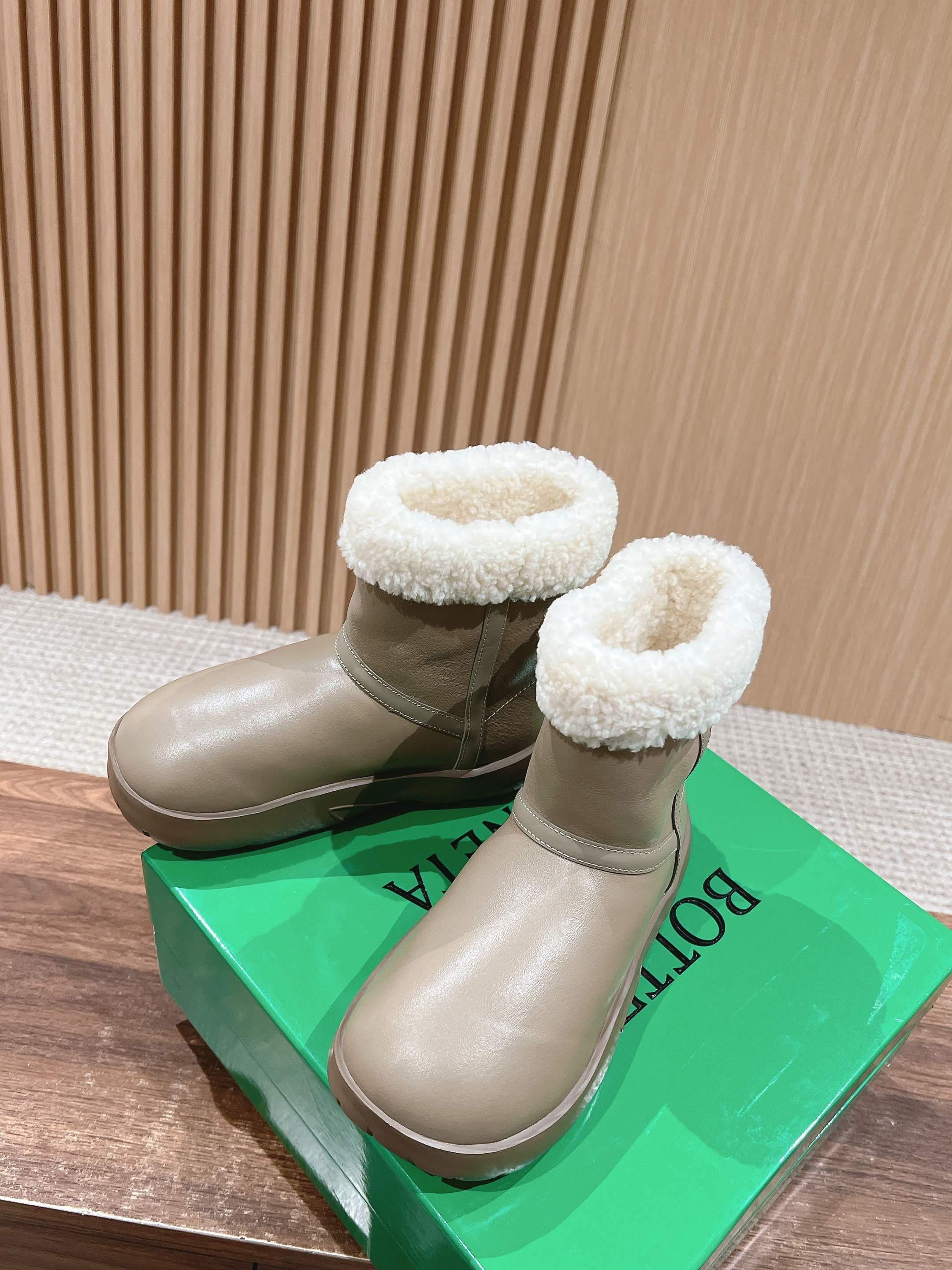 BOTTEGA VENETA SNAP ANKLE BOOT IN KHAKI BROWN LAMBSKIN AND SHEARLING LINING