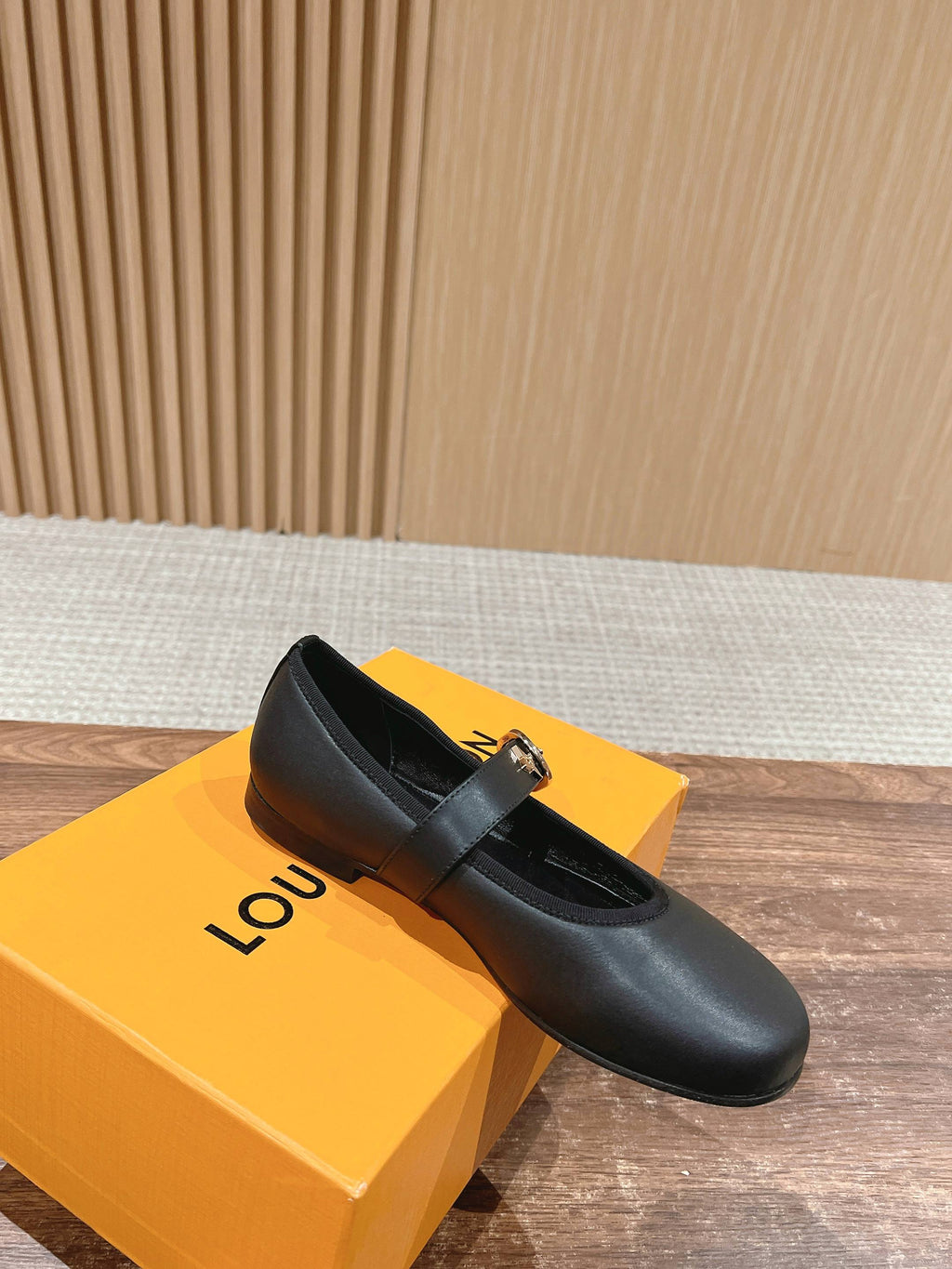LOUIS VUITTON MARY JANE FLAT IN BLACK CALFSKIN 168943