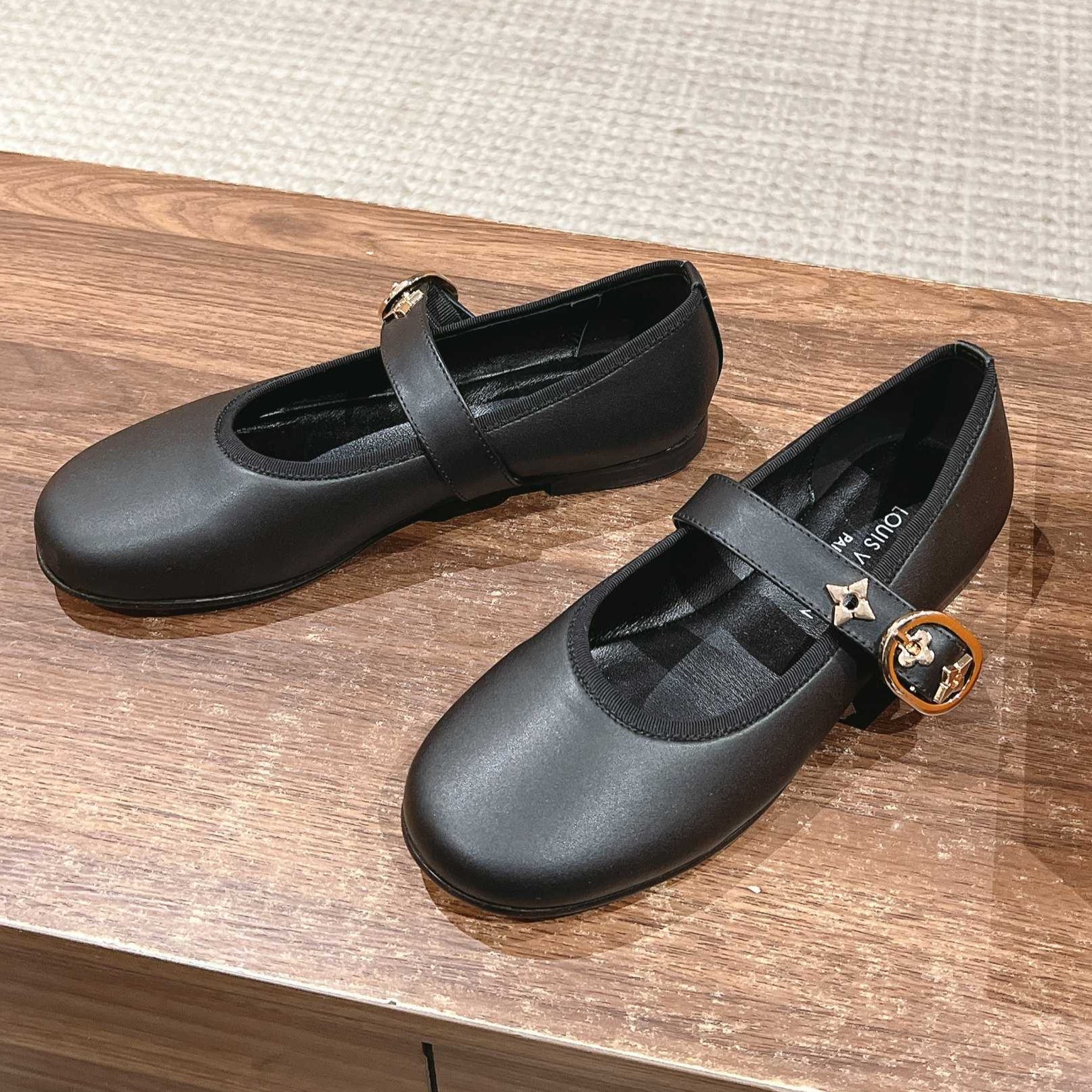LOUIS VUITTON MARY JANE FLAT IN BLACK CALFSKIN 168943
