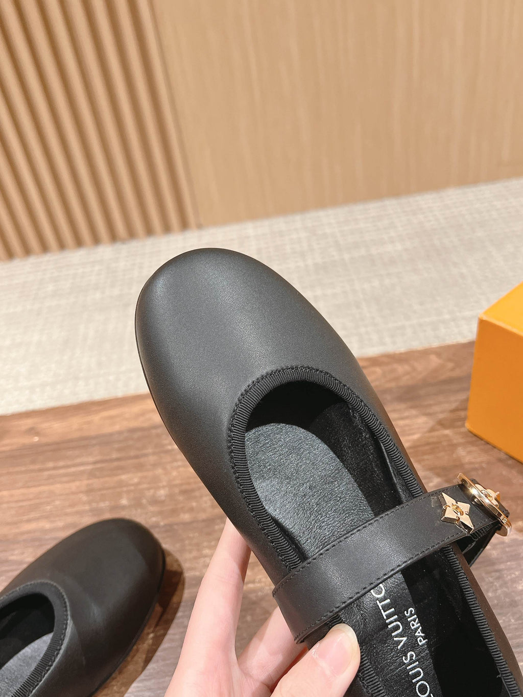 LOUIS VUITTON MARY JANE FLAT IN BLACK CALFSKIN 168943