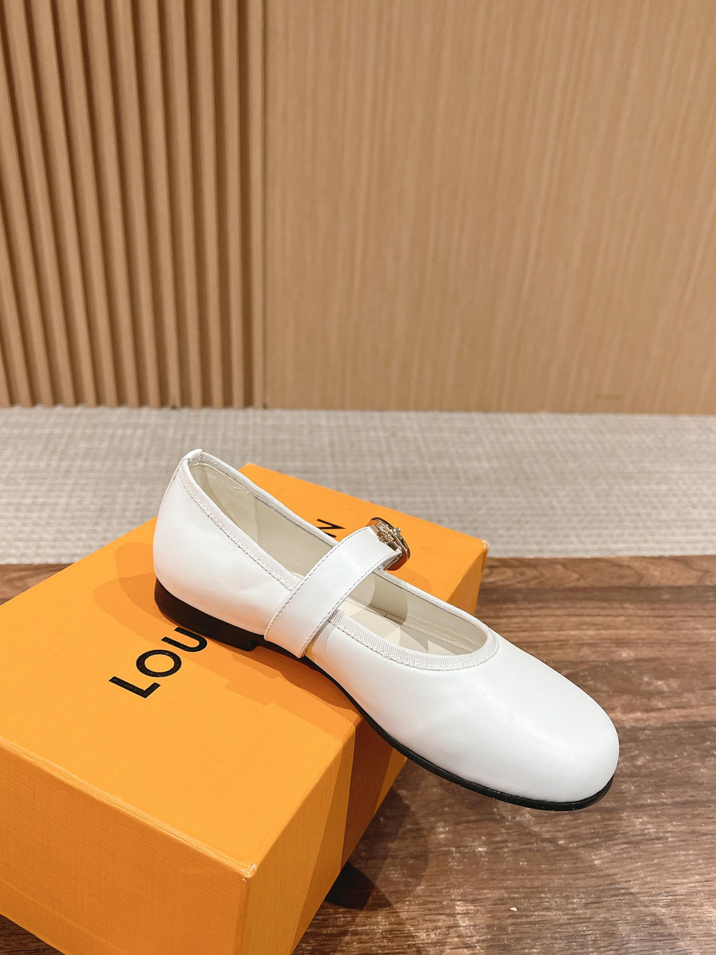LOUIS VUITTON MARY JANE FLAT IN WHITE CALFSKIN
