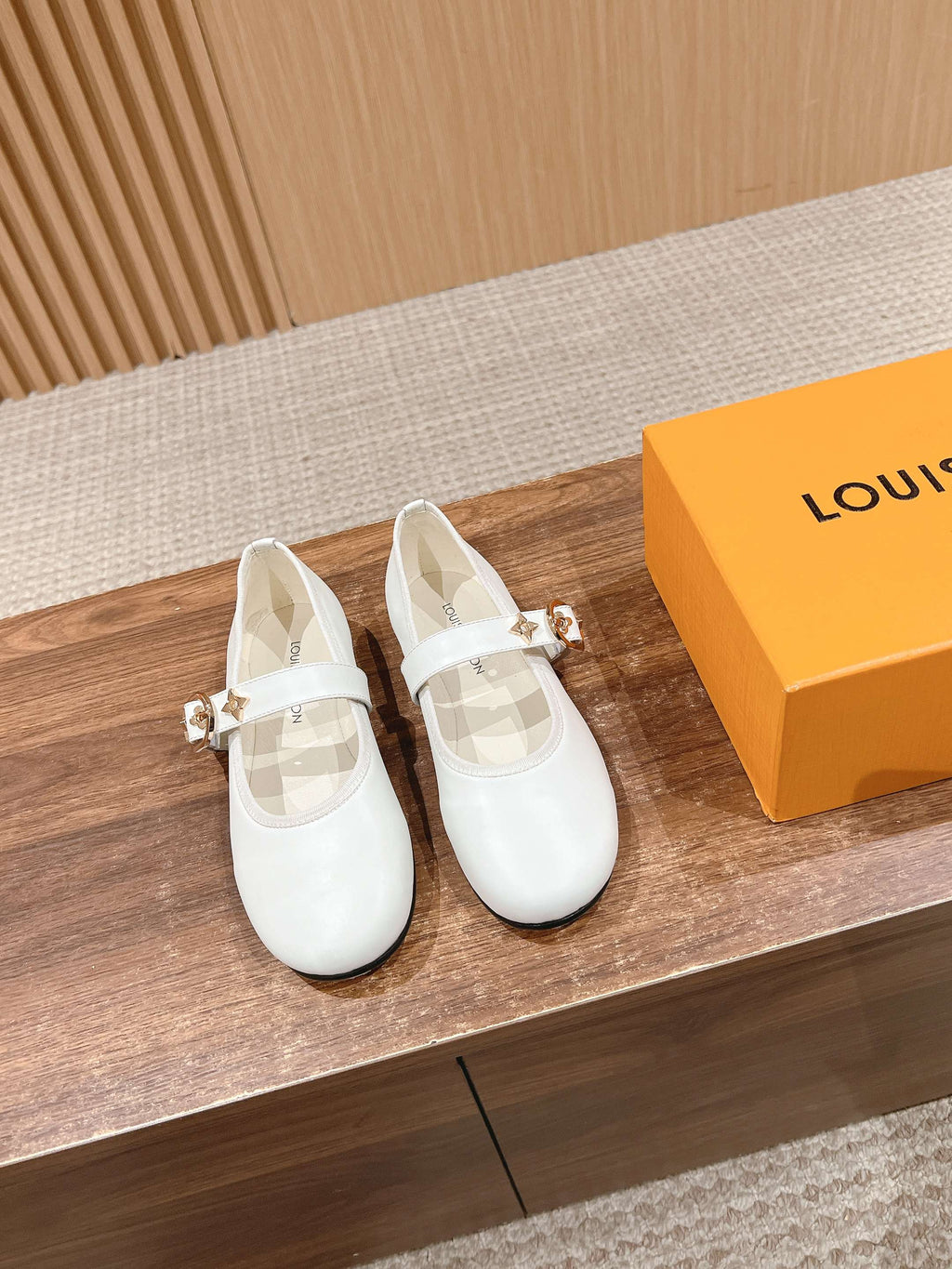 LOUIS VUITTON MARY JANE FLAT IN WHITE CALFSKIN