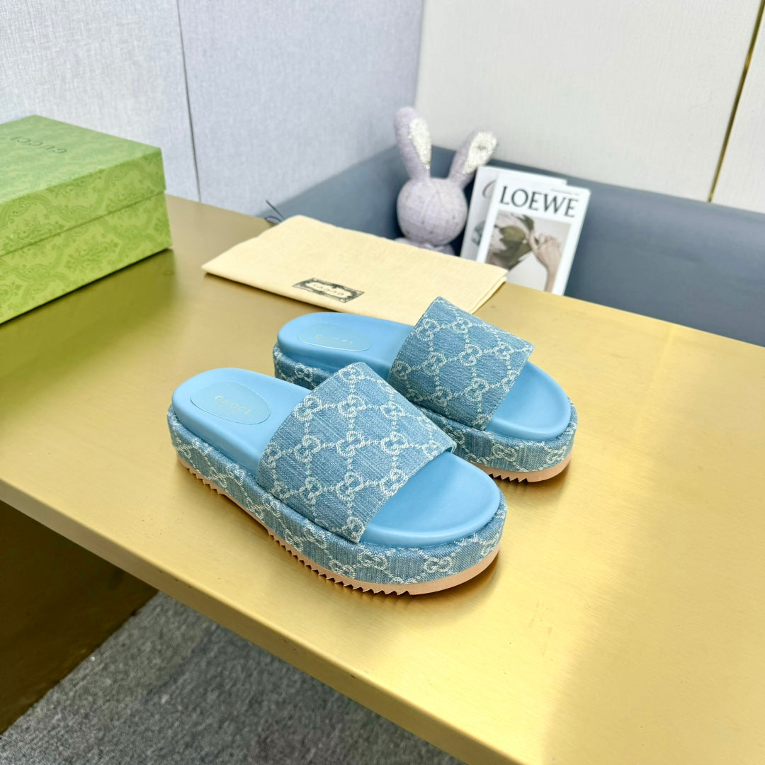GUCCI PLATFORM SLIDE SANDAL SKY CANVAS