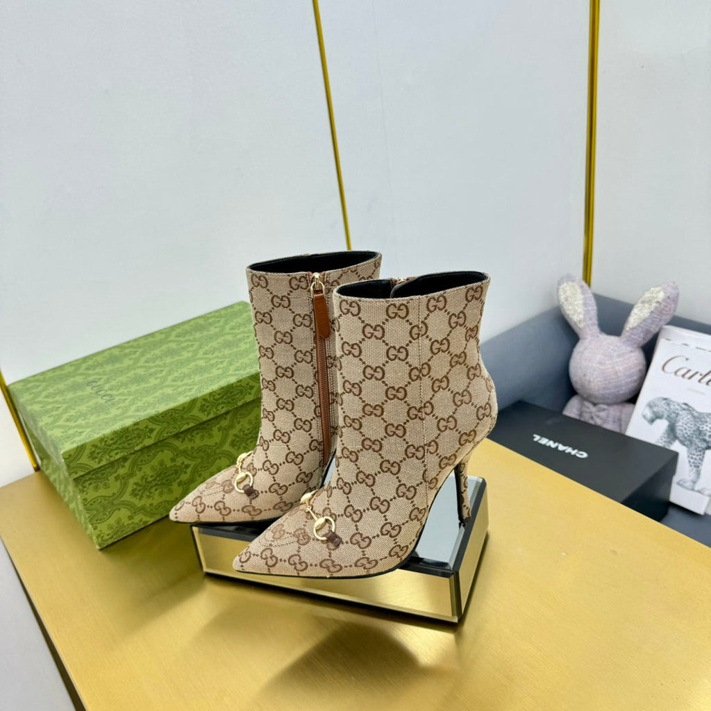 GUCCI HORSEBIT ANKLE BOOT IN TAN BEIGE MONOGRAM CANVAS