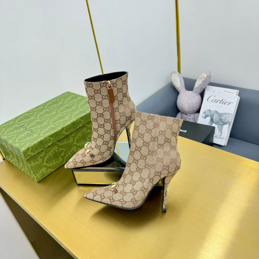GUCCI HORSEBIT ANKLE BOOT IN TAN BEIGE MONOGRAM CANVAS