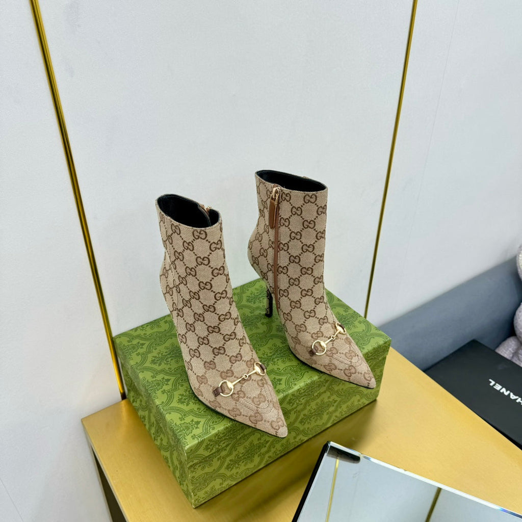 GUCCI HORSEBIT ANKLE BOOT IN TAN BEIGE MONOGRAM CANVAS
