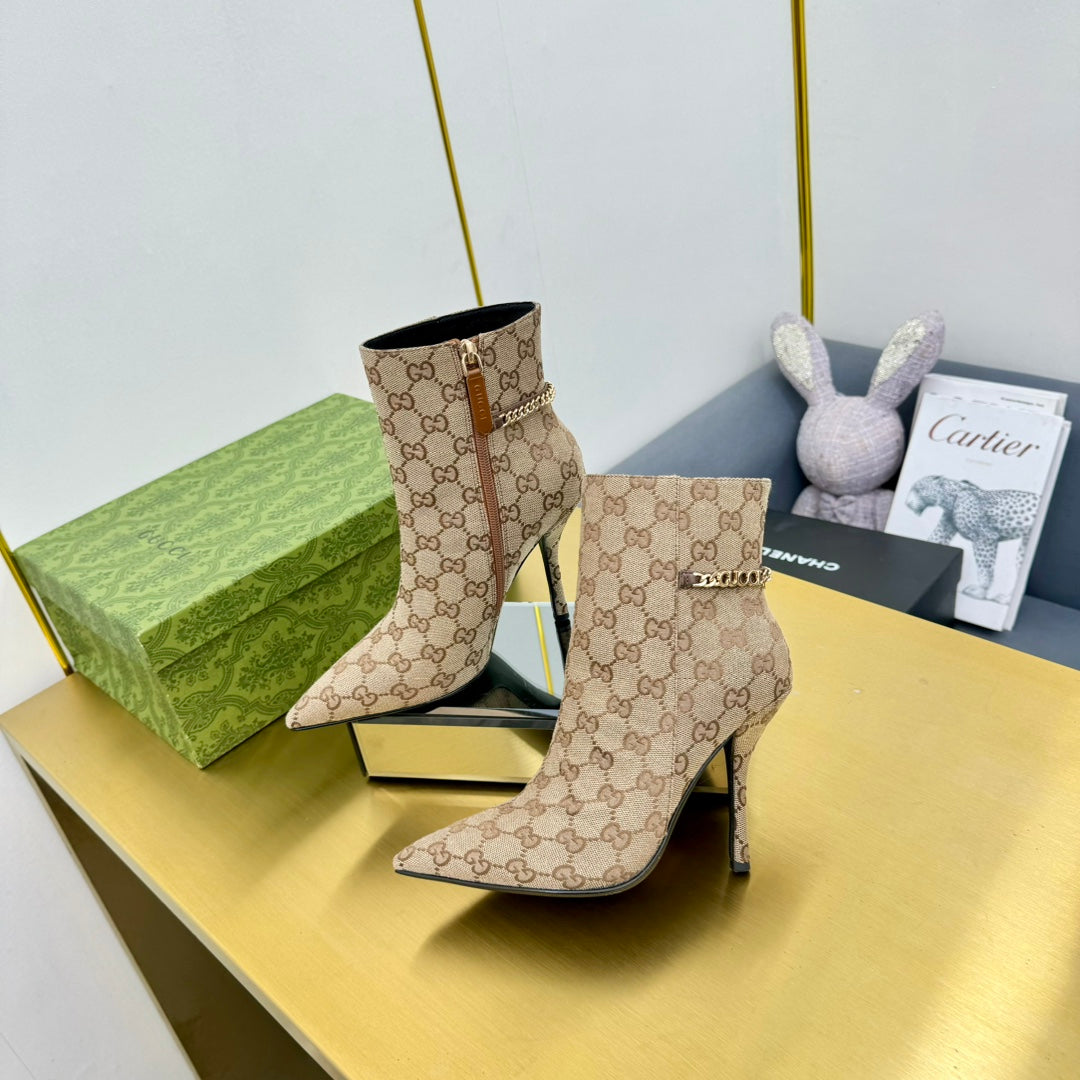 GUCCI SIGNORIA ANKLE BOOT IN TAN BEIGE MONOGRAM CANVAS