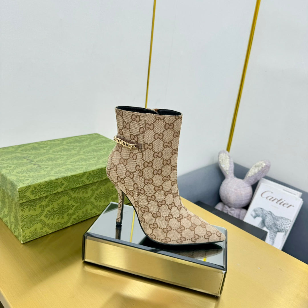 GUCCI SIGNORIA ANKLE BOOT IN TAN BEIGE MONOGRAM CANVAS
